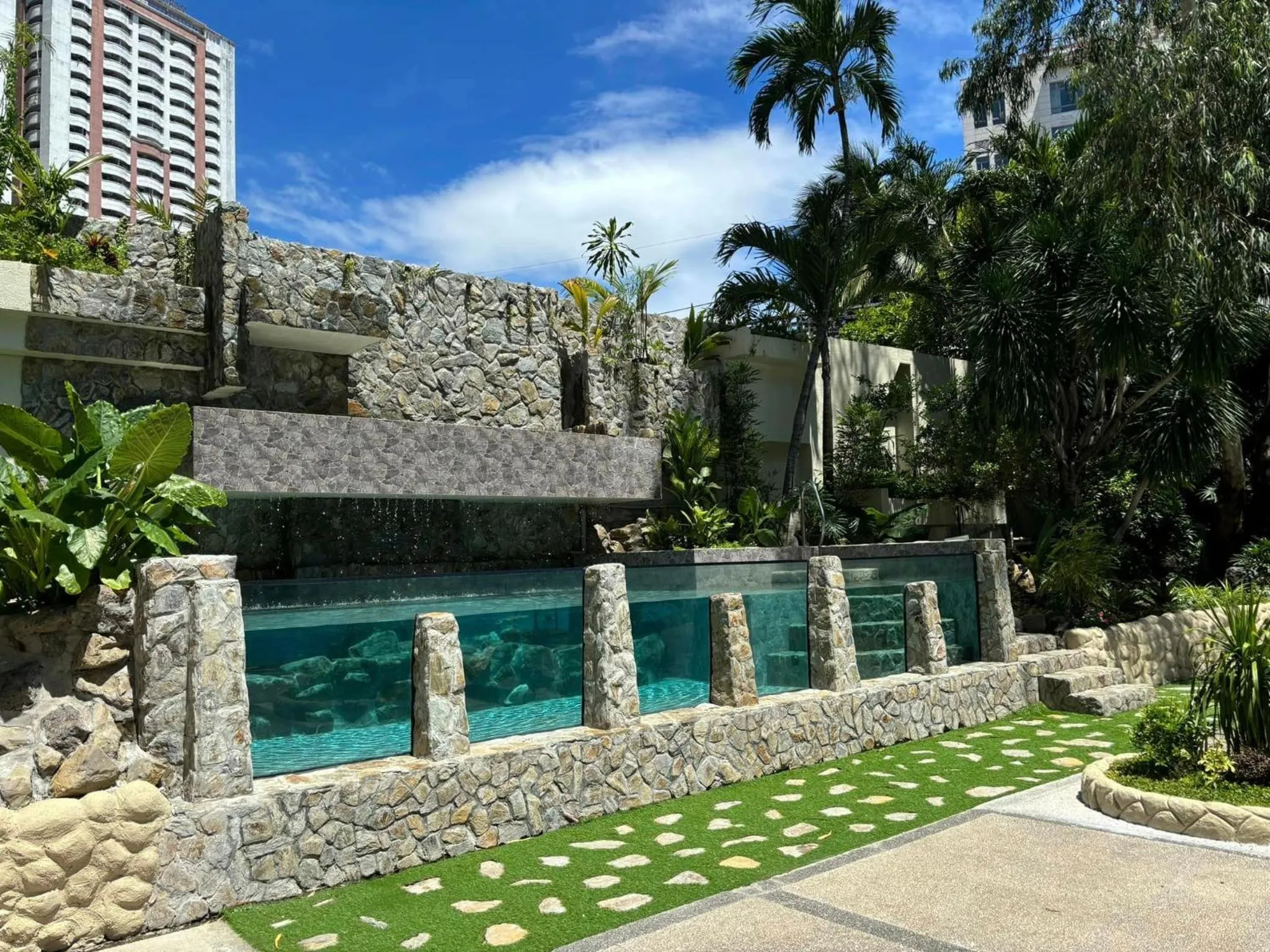 Swimming pool in Century Park Hotel