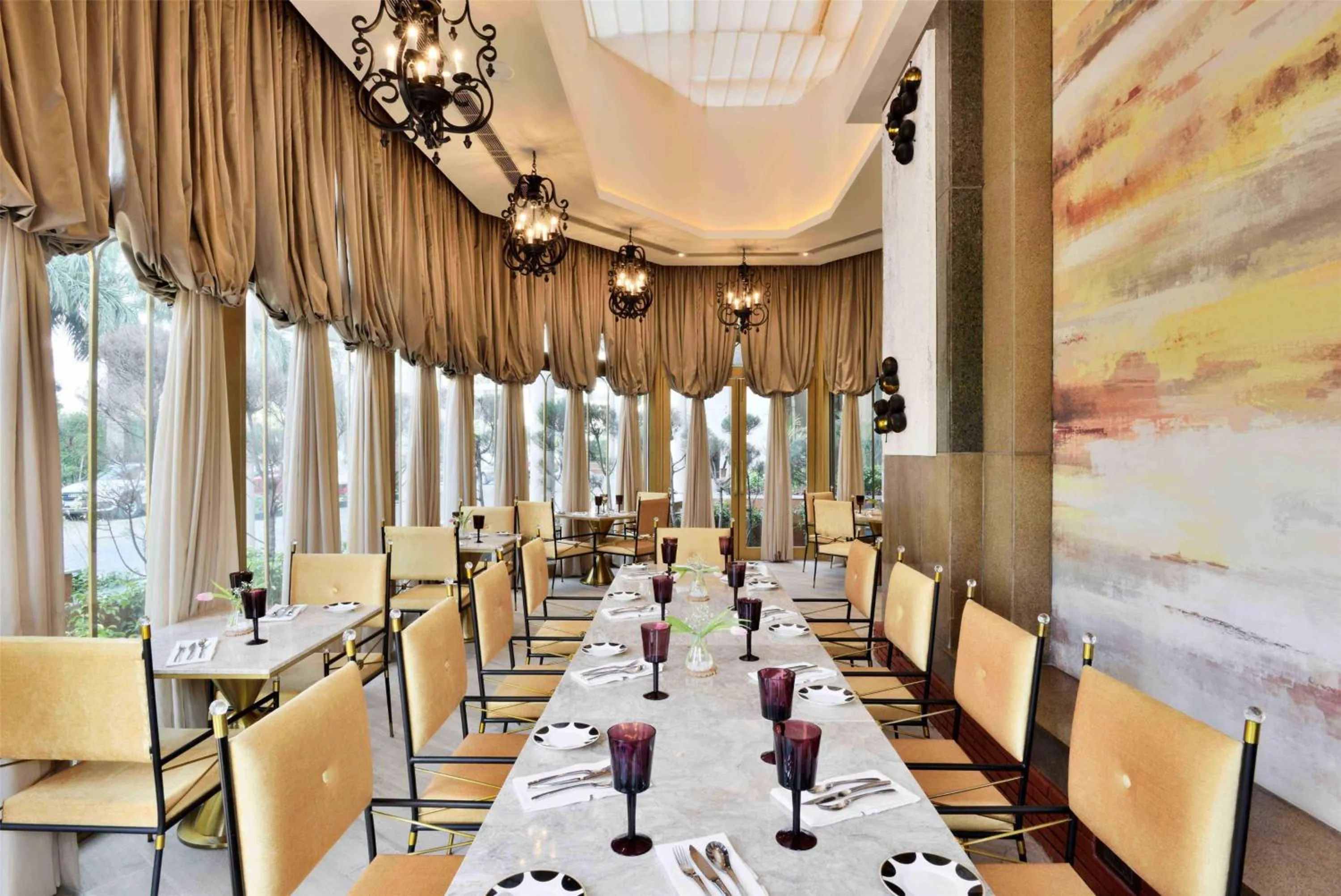 Restaurant/places to eat in Radisson Blu MBD Hotel Noida