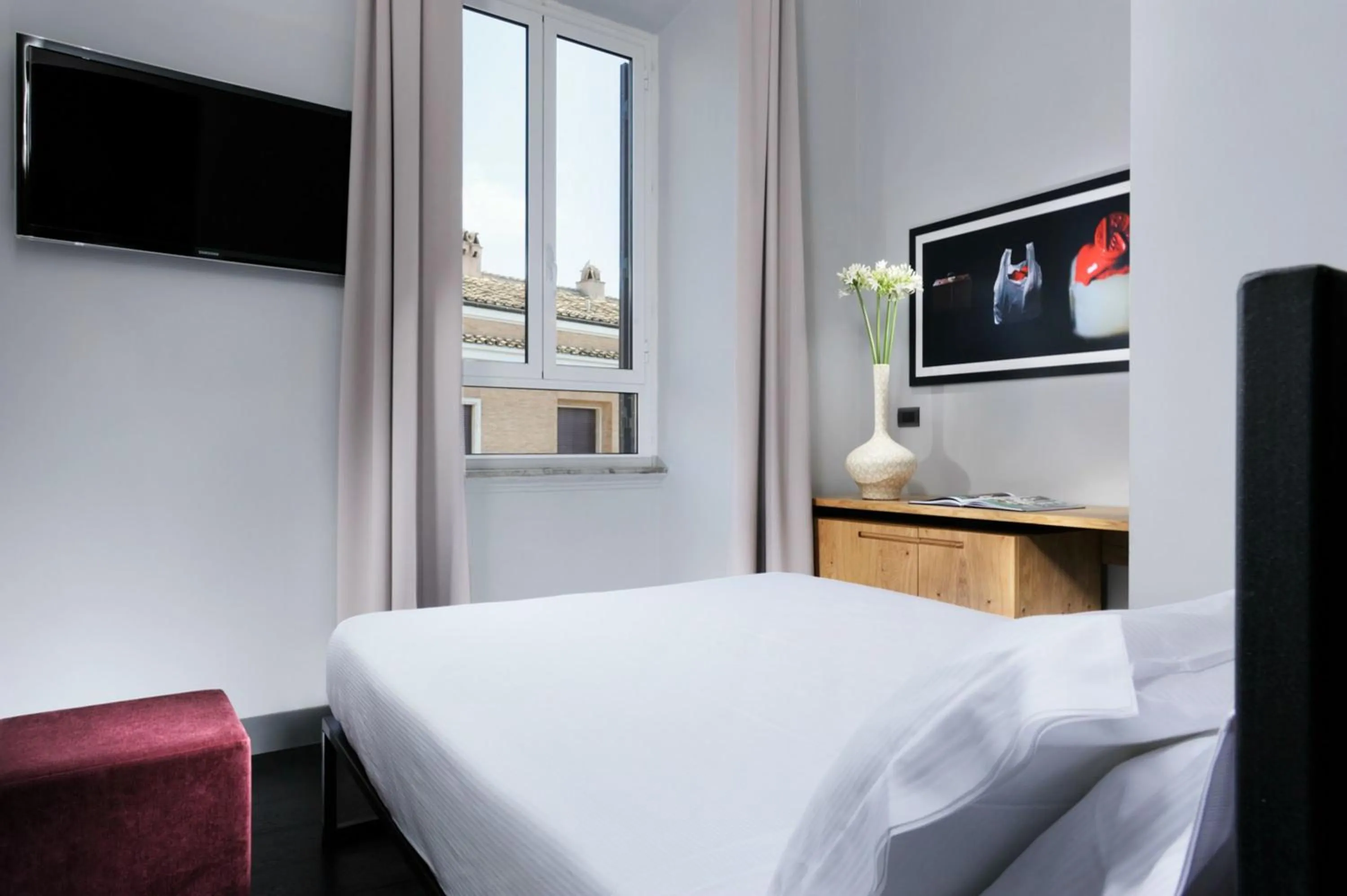 Bed in Suite Art Navona