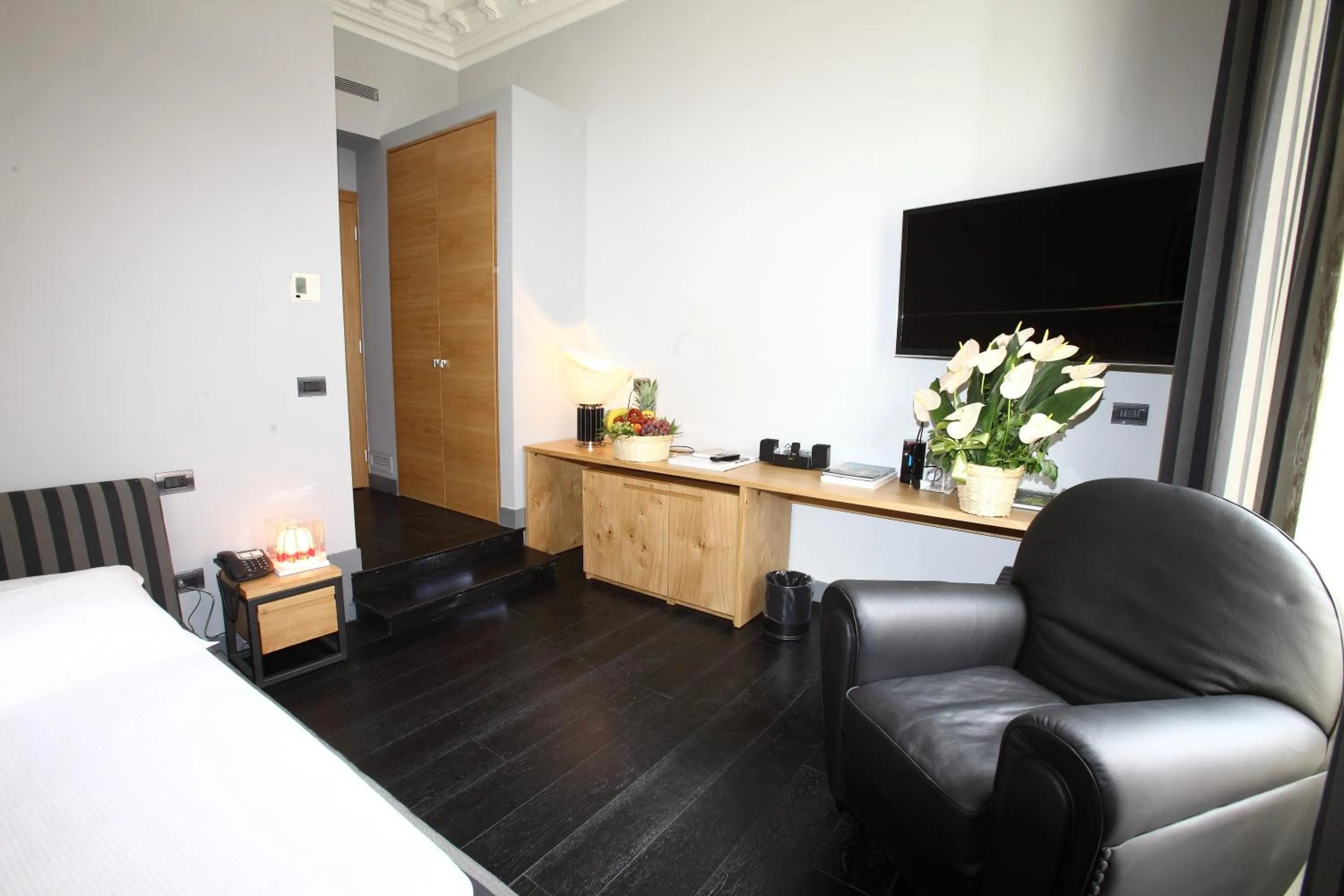 TV and multimedia, Bed in Suite Art Navona