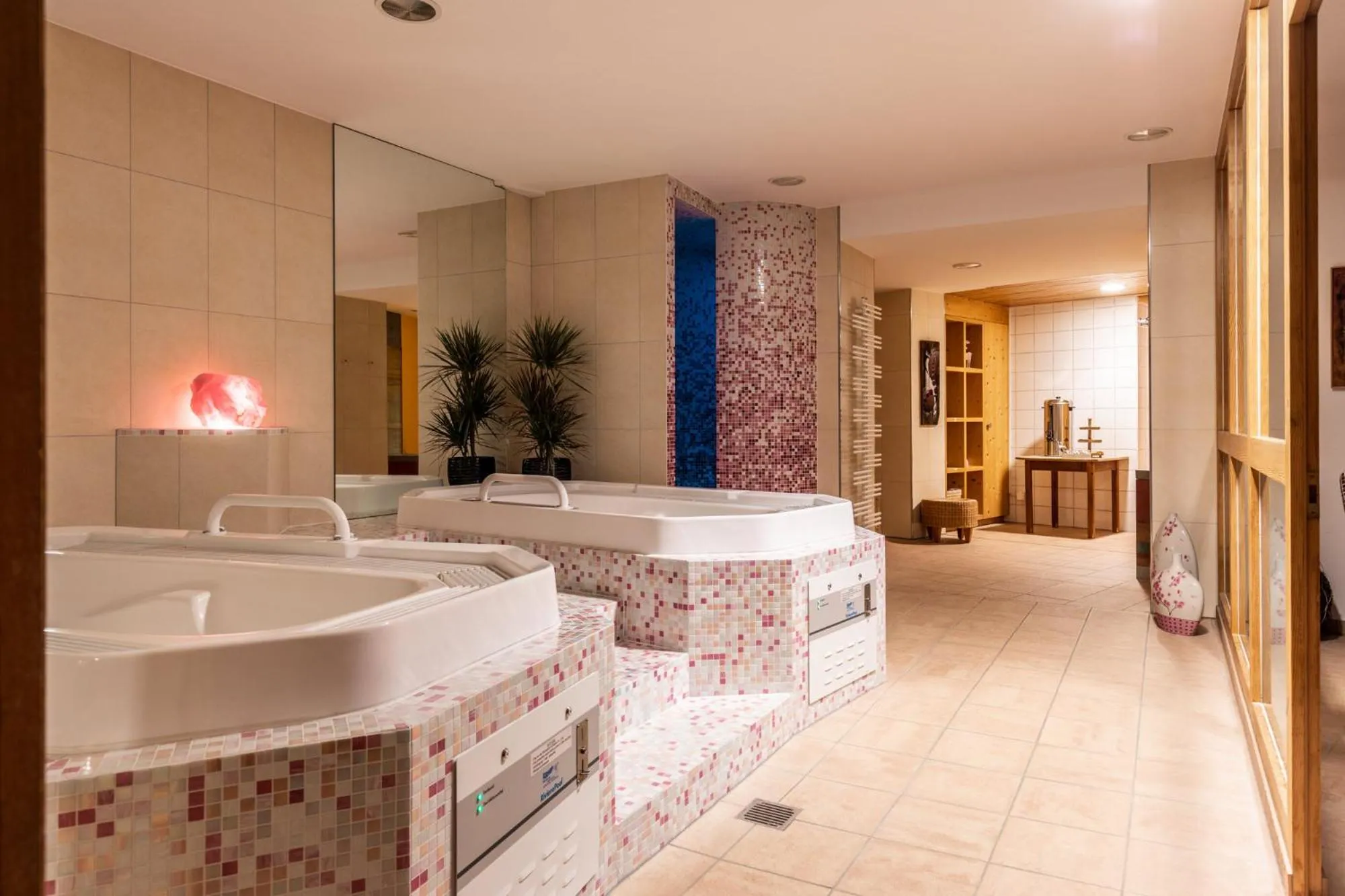 Summer, Bed in Hotel Waldhaus am See