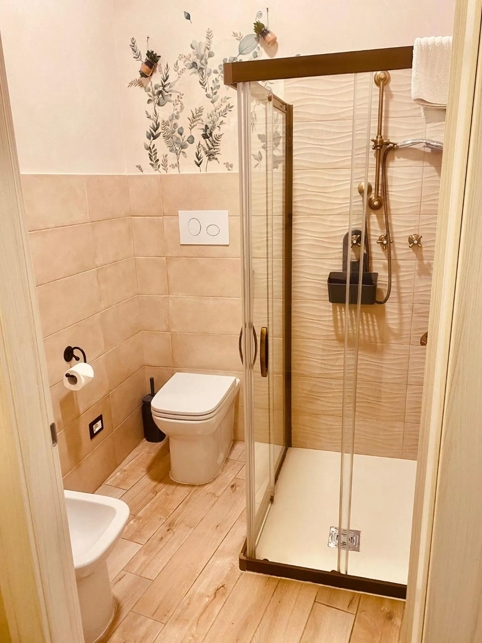 Shower in Isolabella