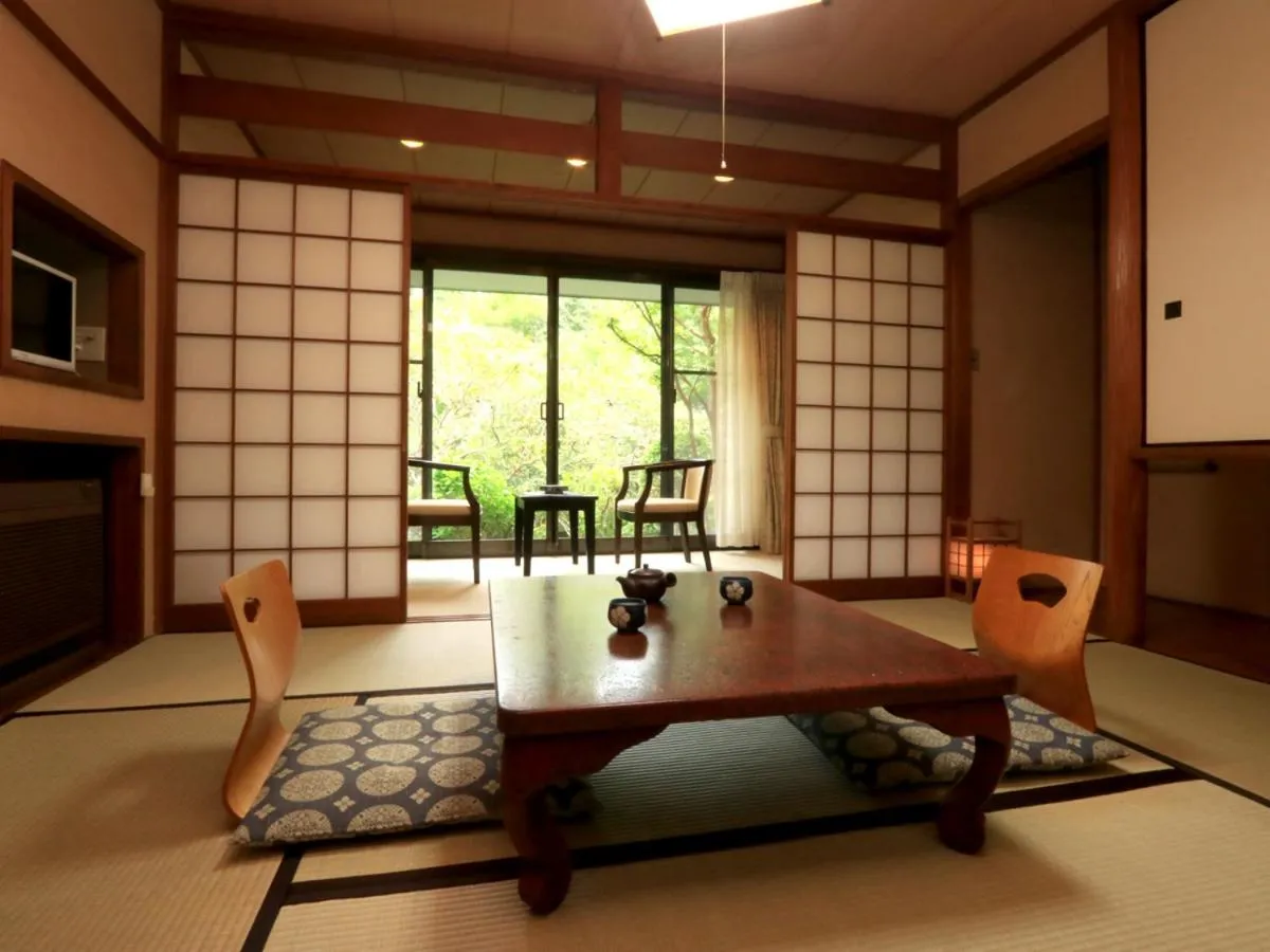 Photo of the whole room in Mitake