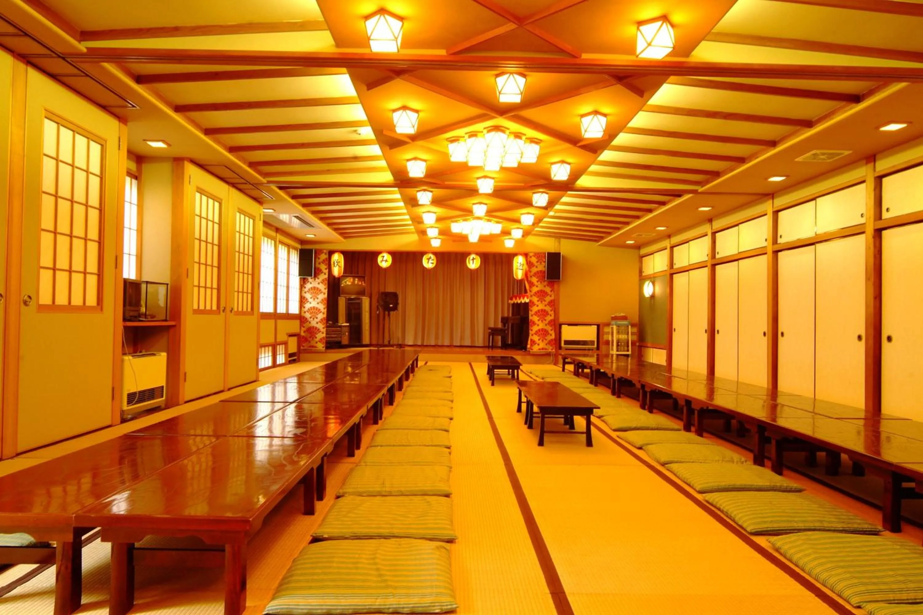 Banquet/Function facilities in Mitake