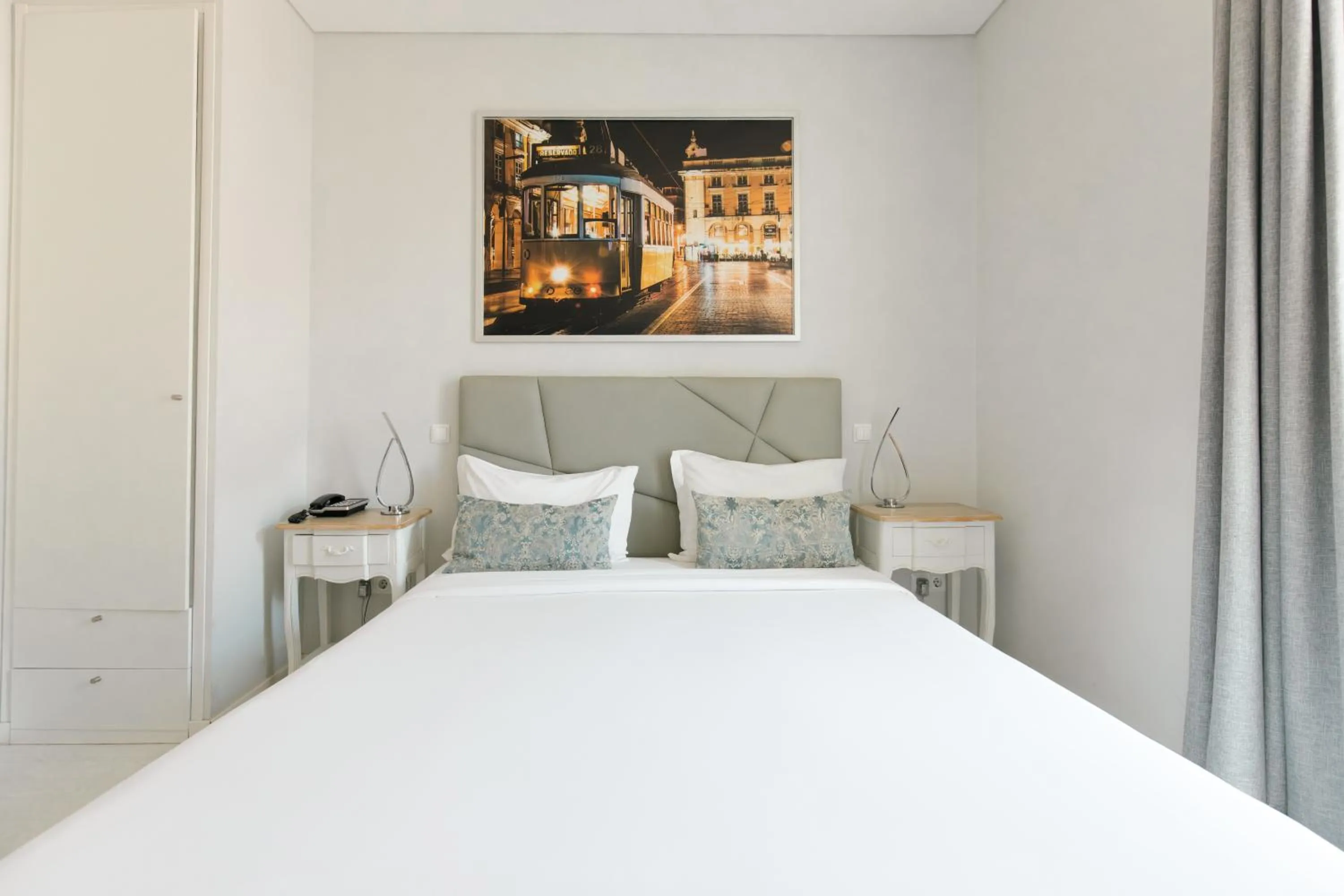 Bed in Grande Pensao Residencial Alcobia