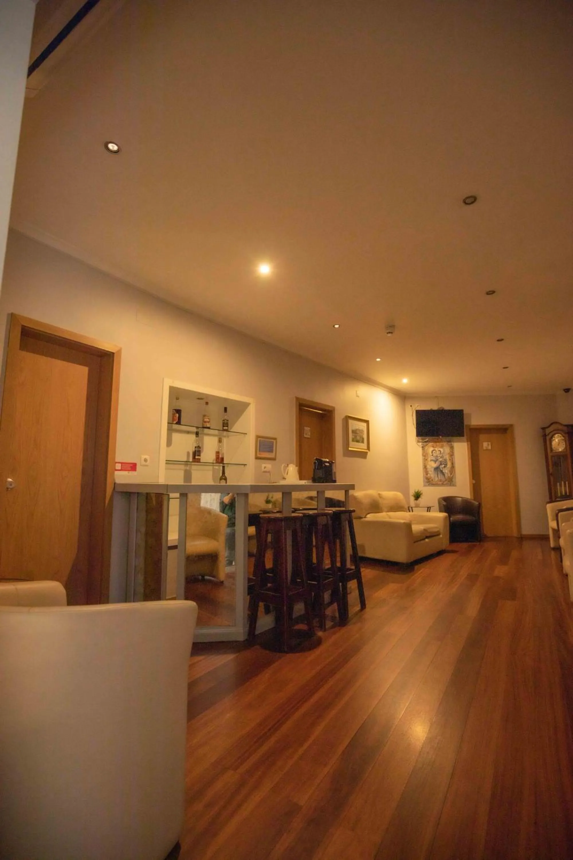 Lounge or bar in Grande Pensao Residencial Alcobia