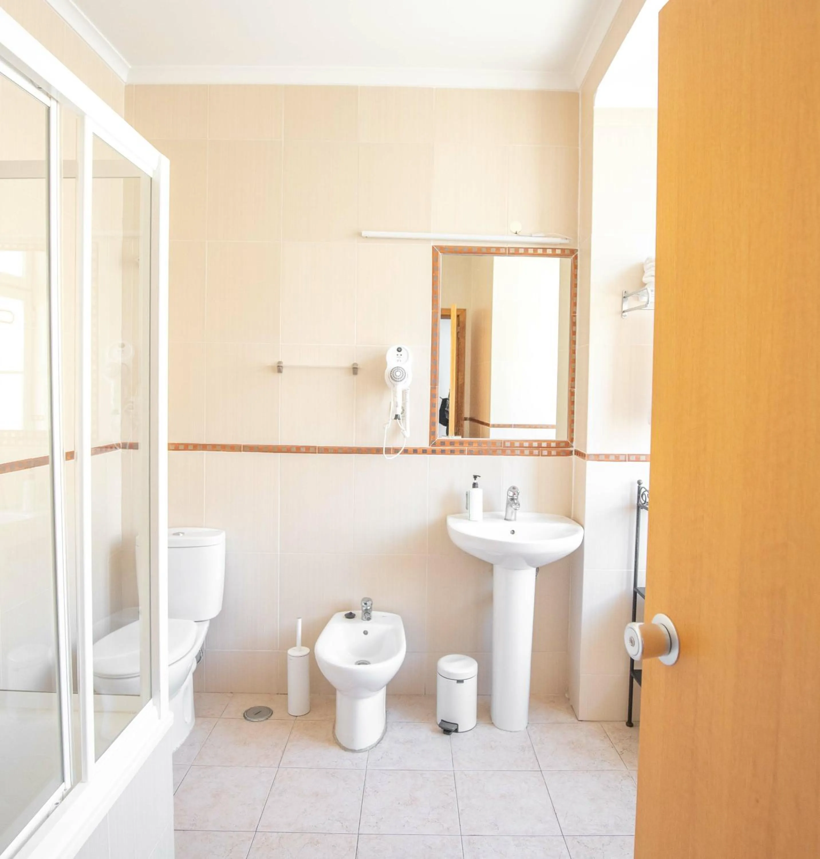 Toilet in Grande Pensao Residencial Alcobia