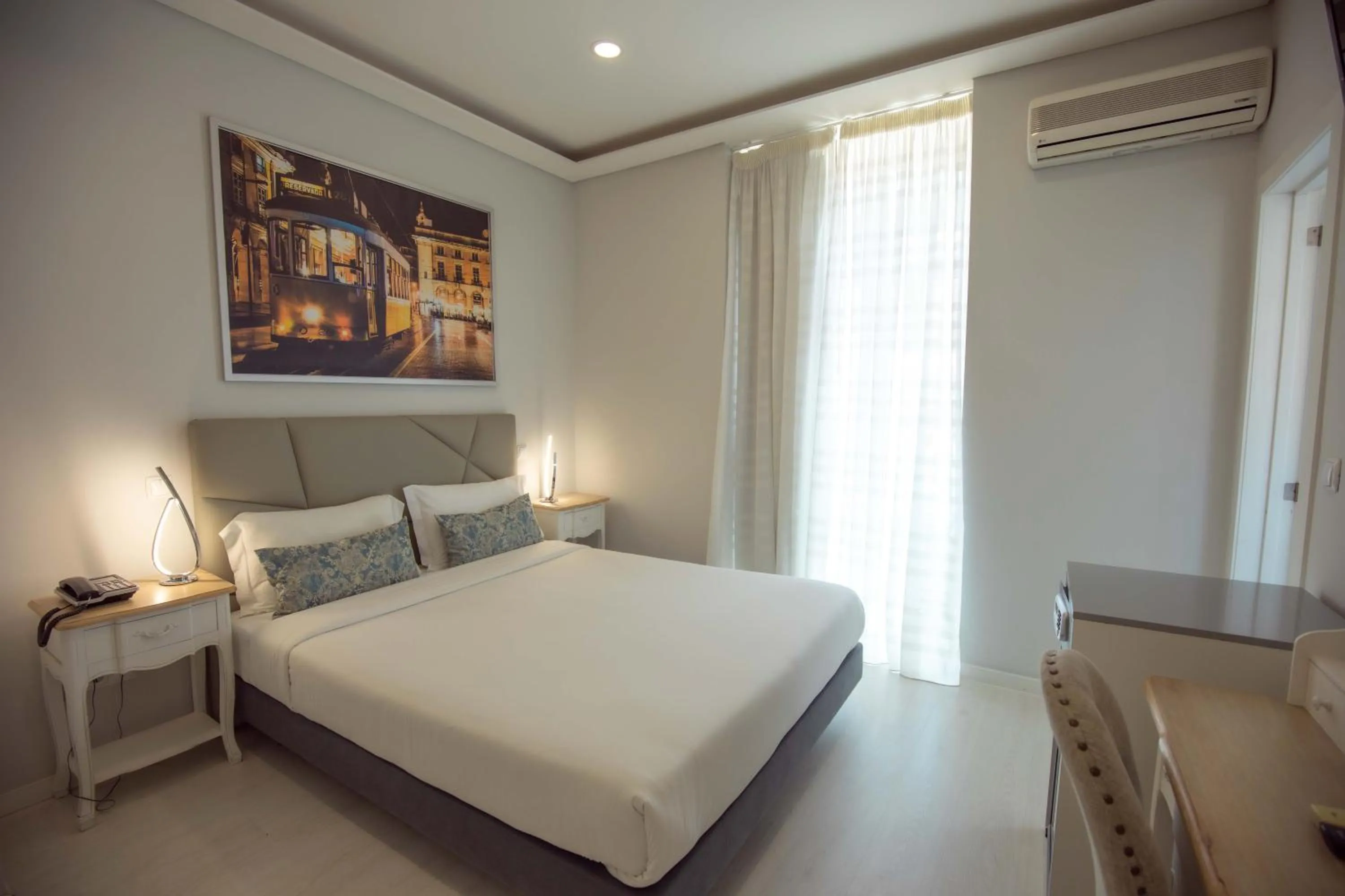 Bed in Grande Pensao Residencial Alcobia