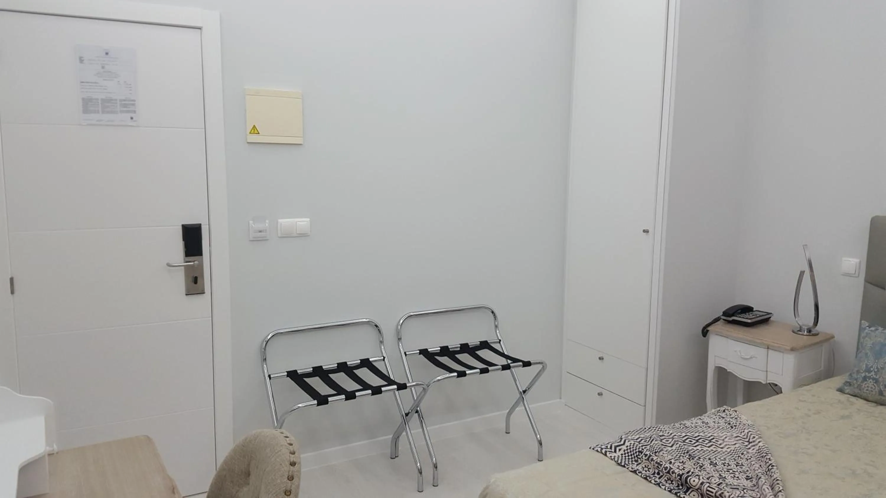 Photo of the whole room, Bed in Grande Pensao Residencial Alcobia