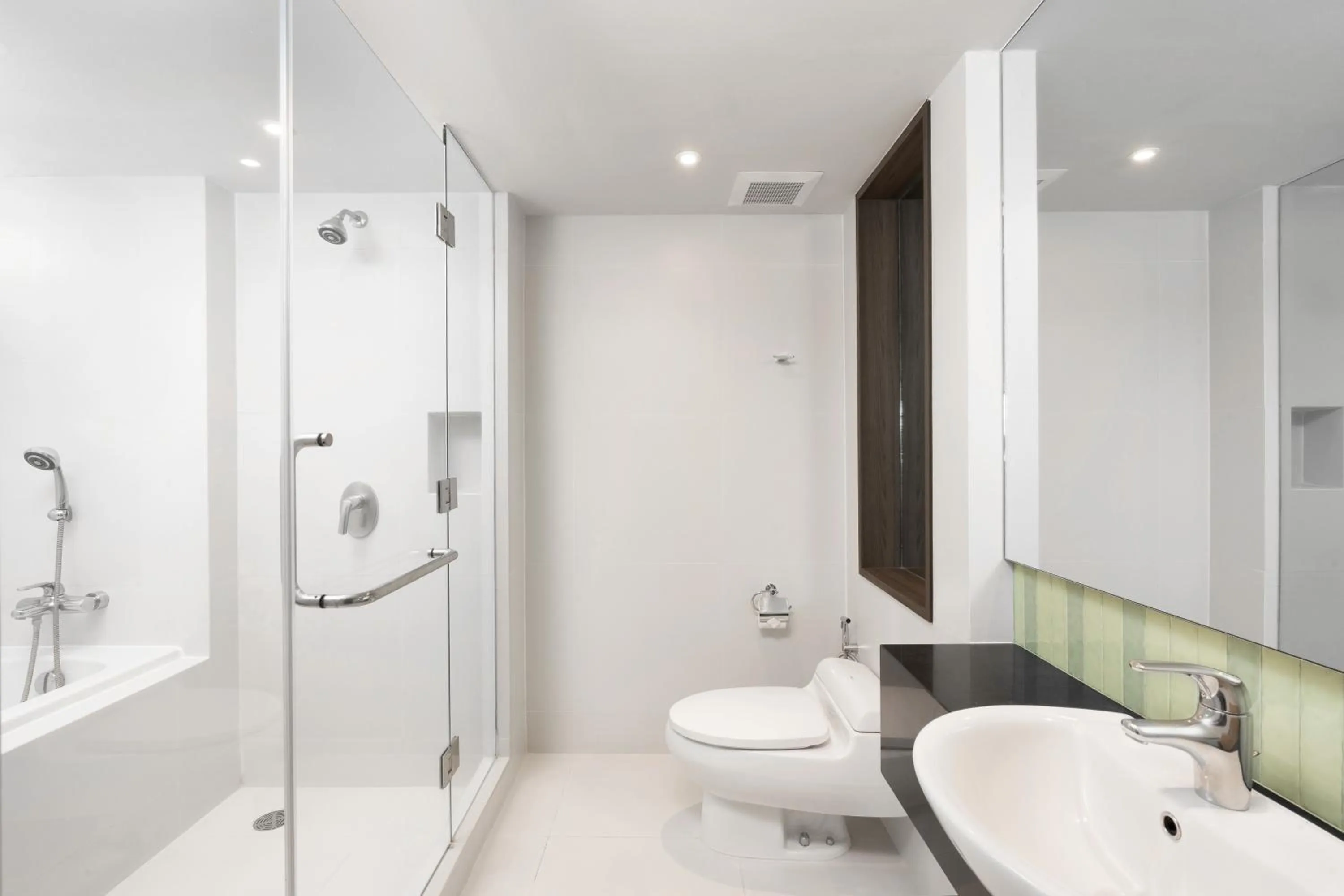 Shower in Hotel Mermaid Bangkok