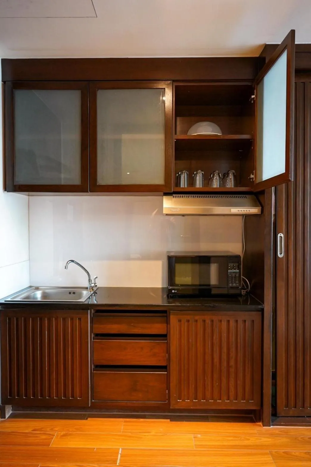 Kitchen or kitchenette in Hotel Mermaid Bangkok