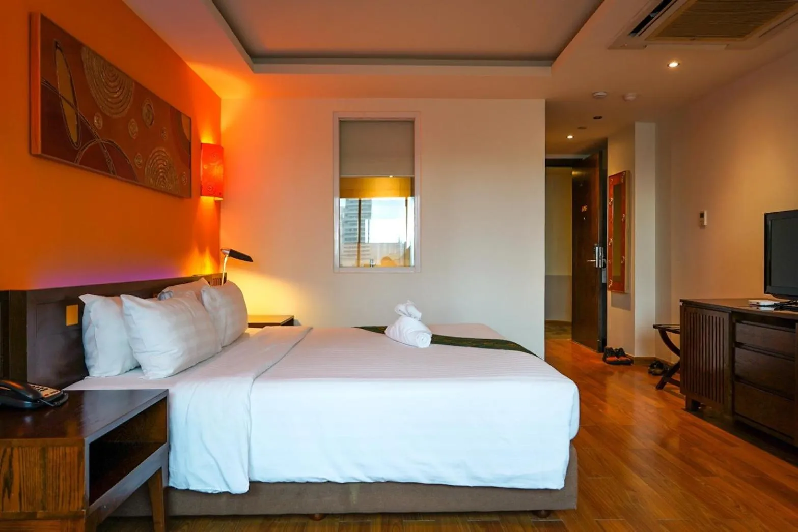 Bed in Hotel Mermaid Bangkok