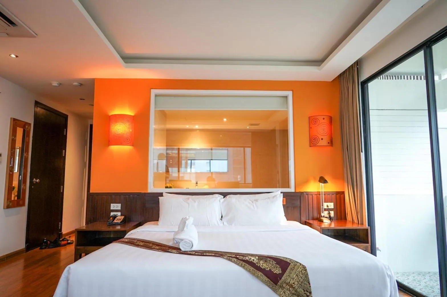 Bed in Hotel Mermaid Bangkok