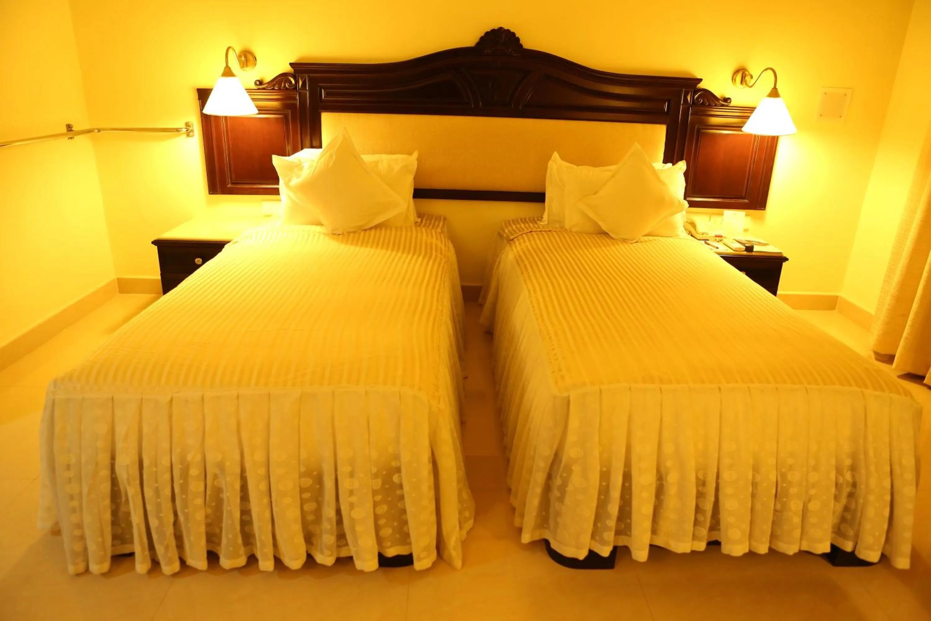Photo of the whole room, Bed in Hotel Airlink Castle
