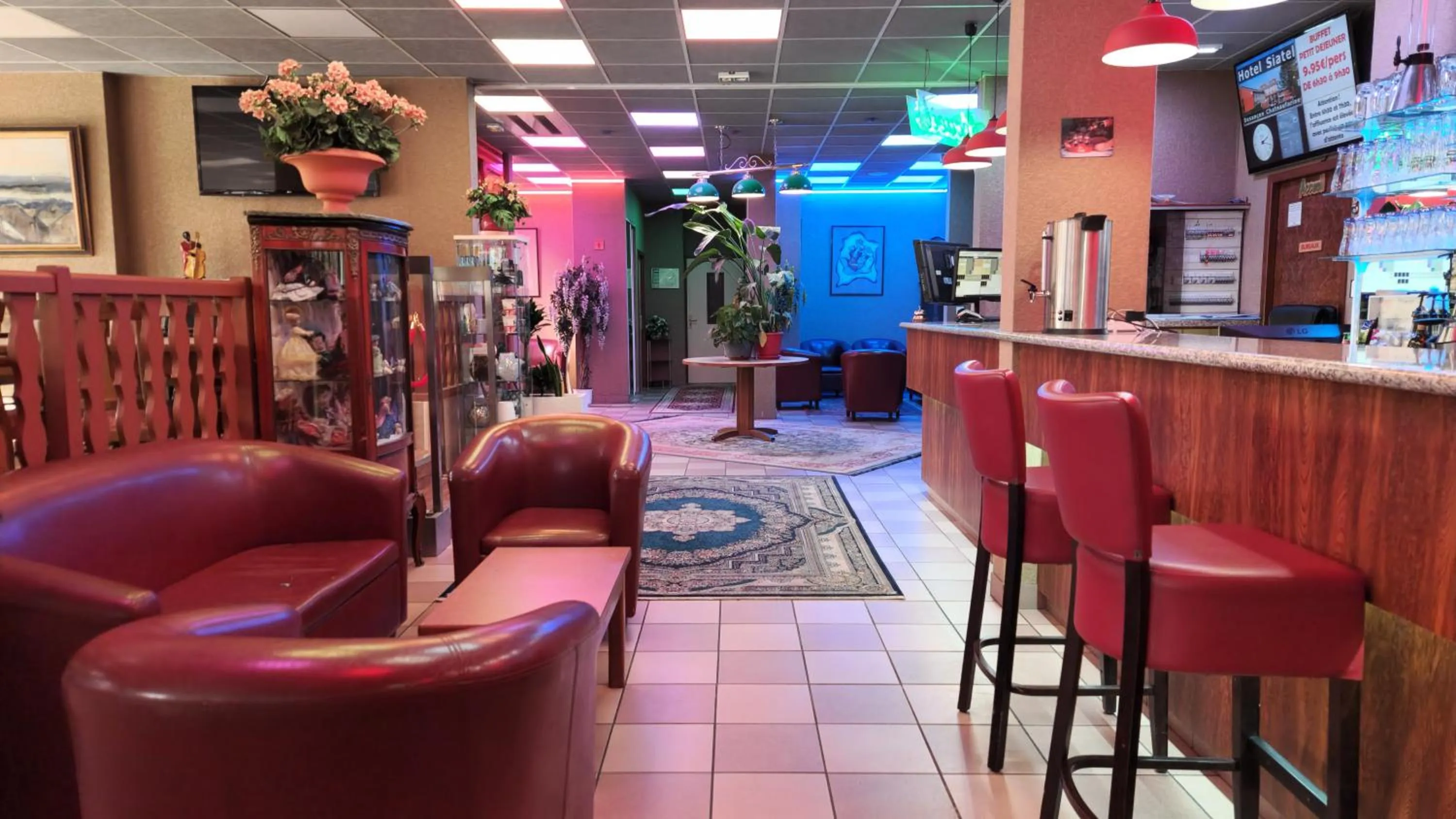 Lounge or bar in Hôtel Siatel Besançon Chateaufarine