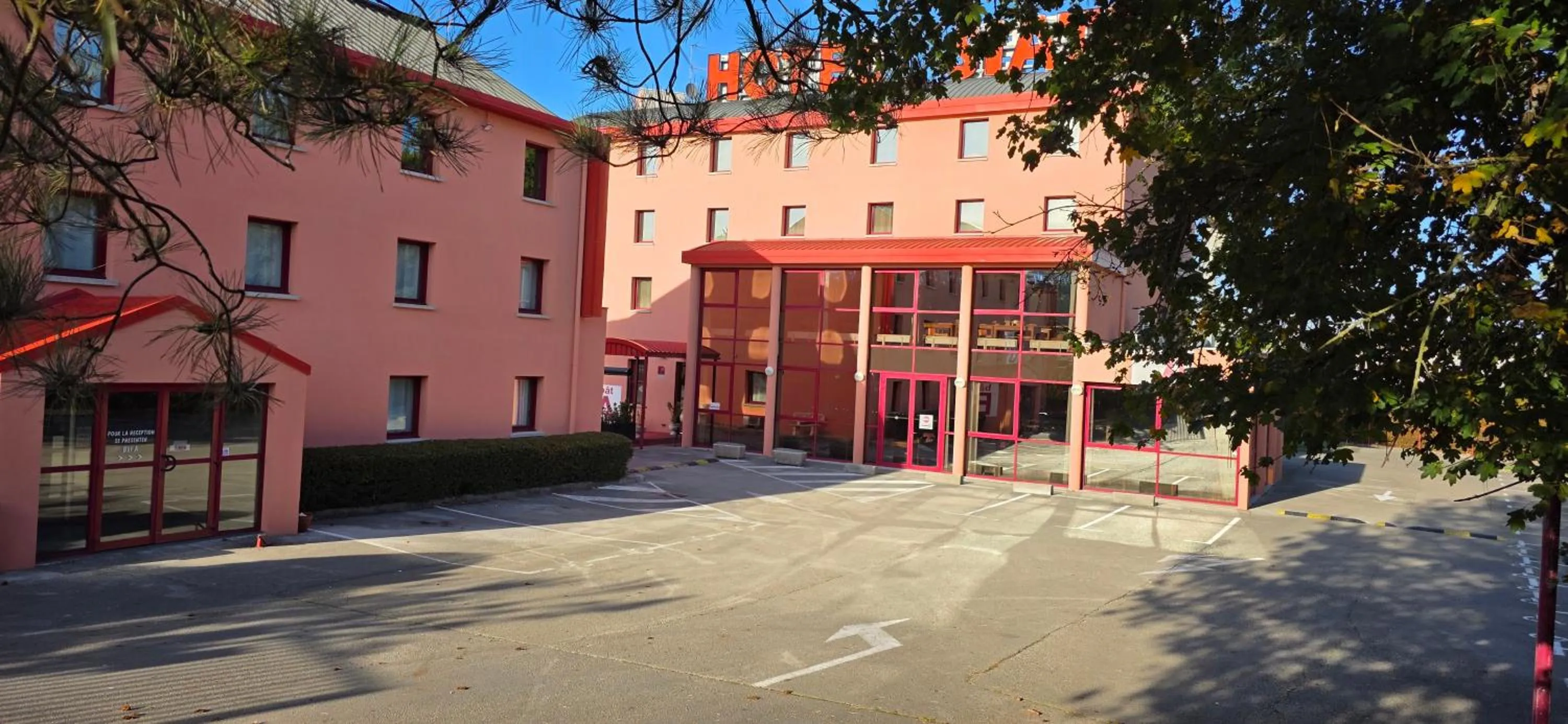 Property building in Hôtel Siatel Besançon Chateaufarine