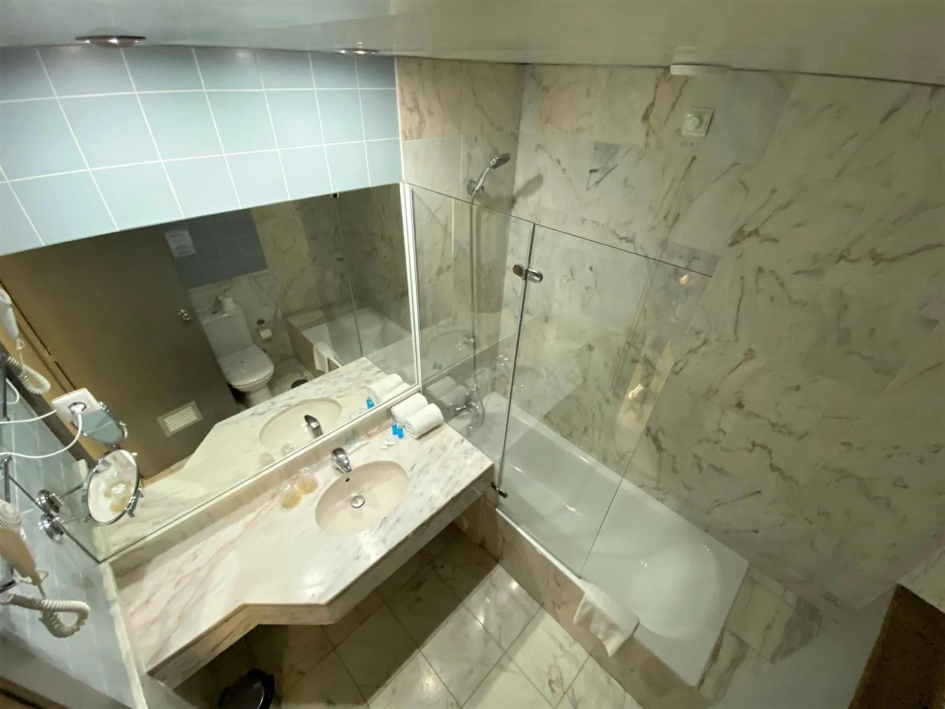 Bathroom in Apulia Praia Hotel