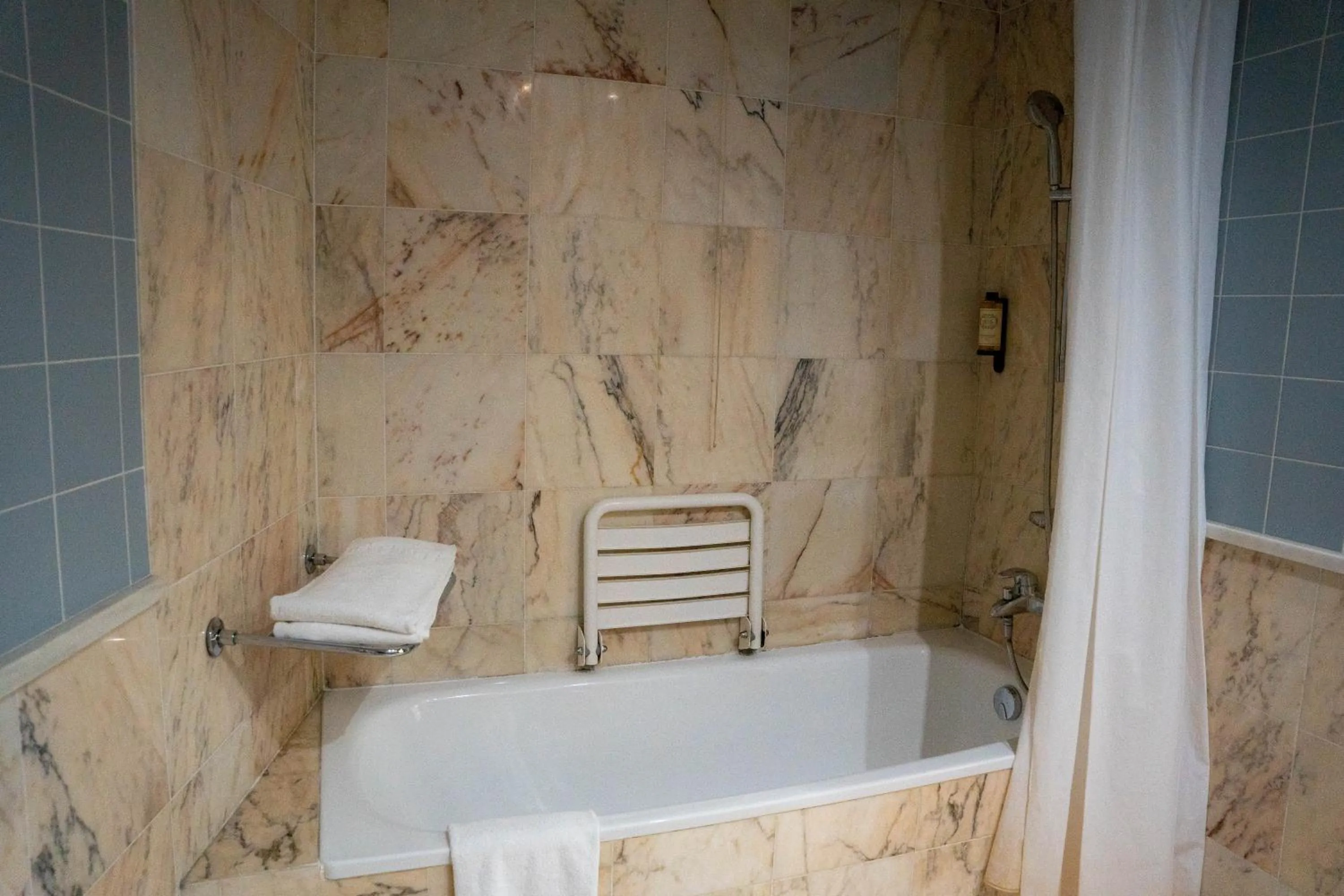 Bathroom in Apulia Praia Hotel