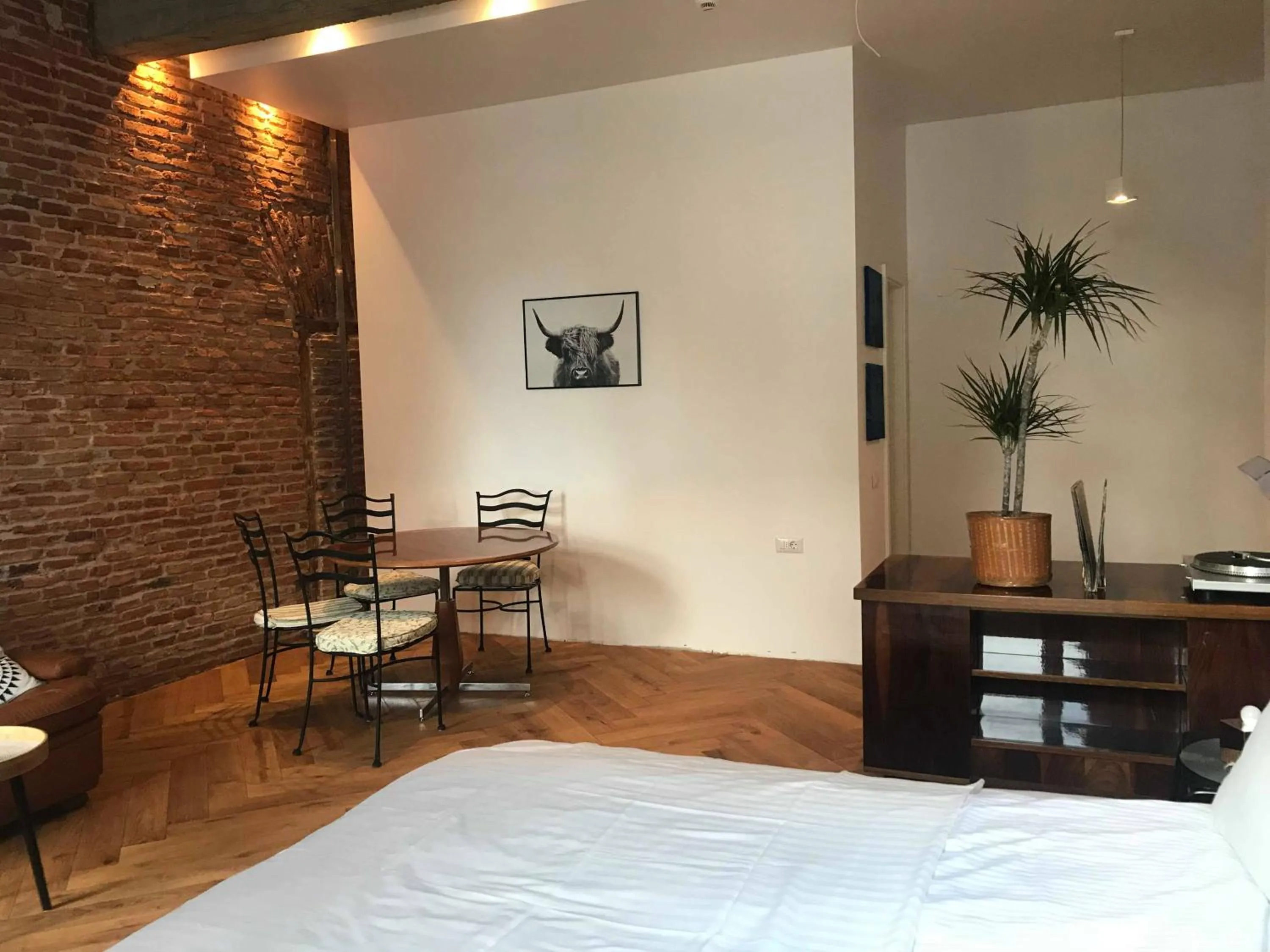 Living room, Bed in Camino Home 2