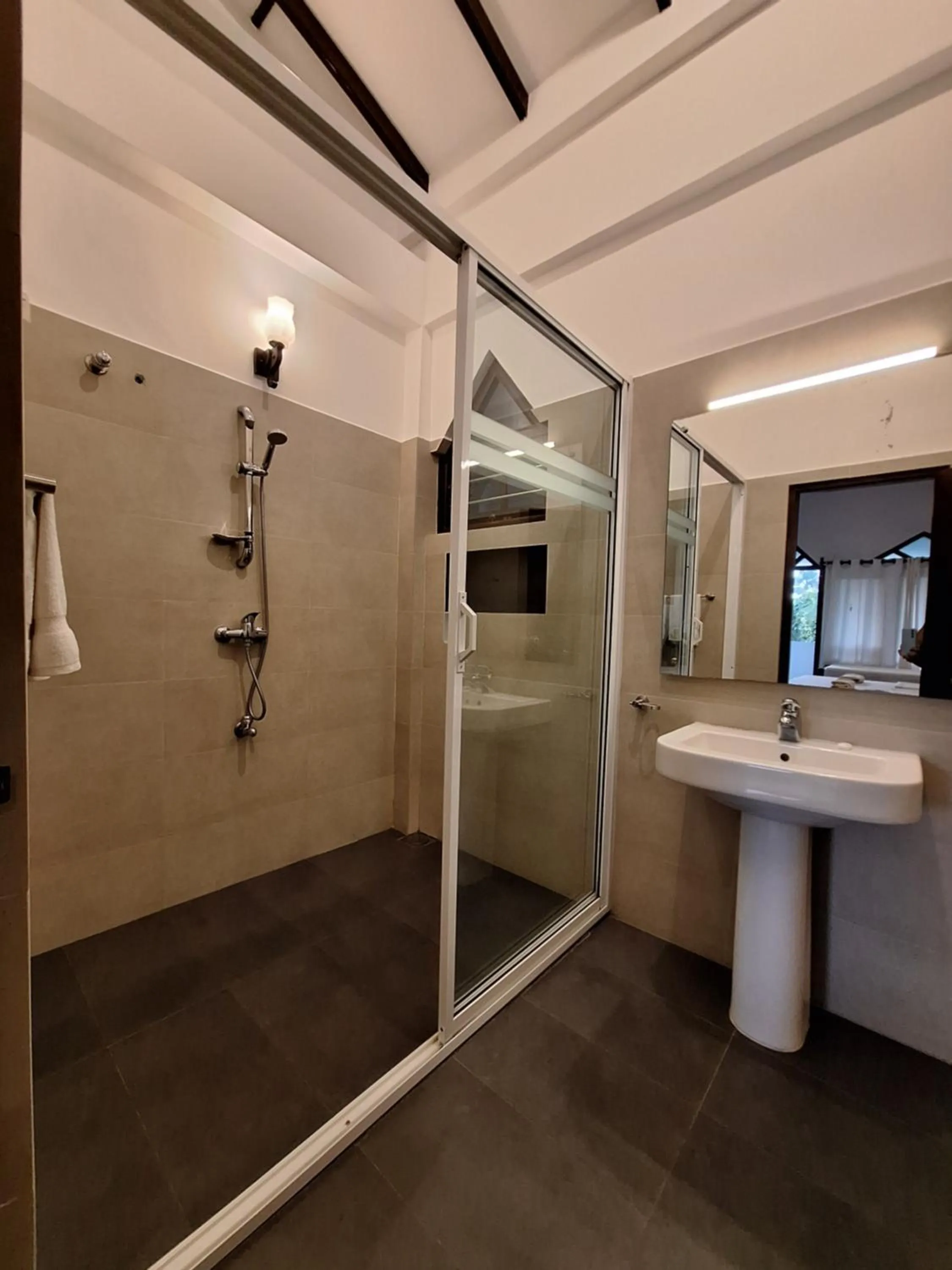 Shower in Villa Goodwill Paradise