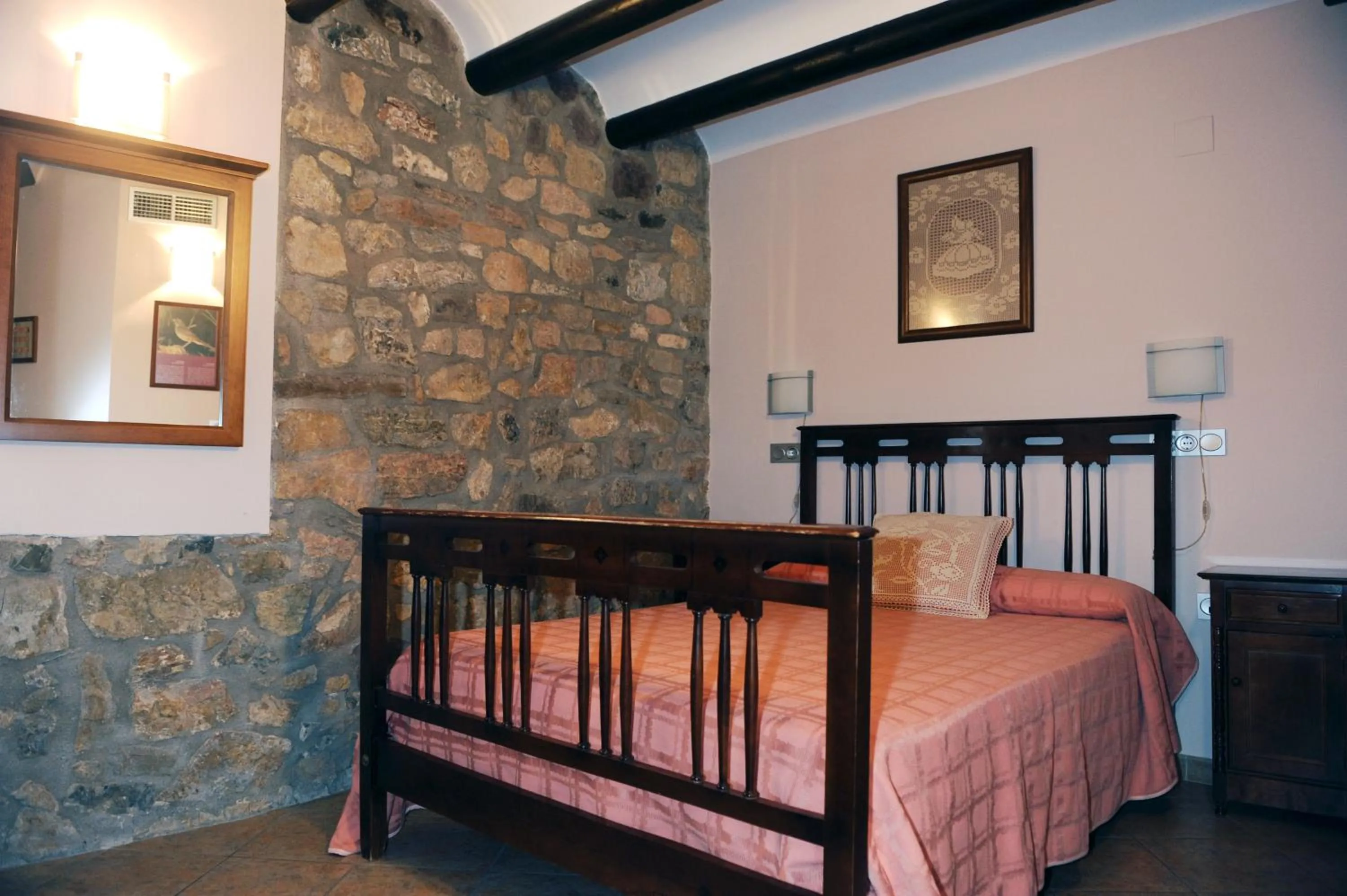 Photo of the whole room, Bed in Hotel Restaurant Verdià