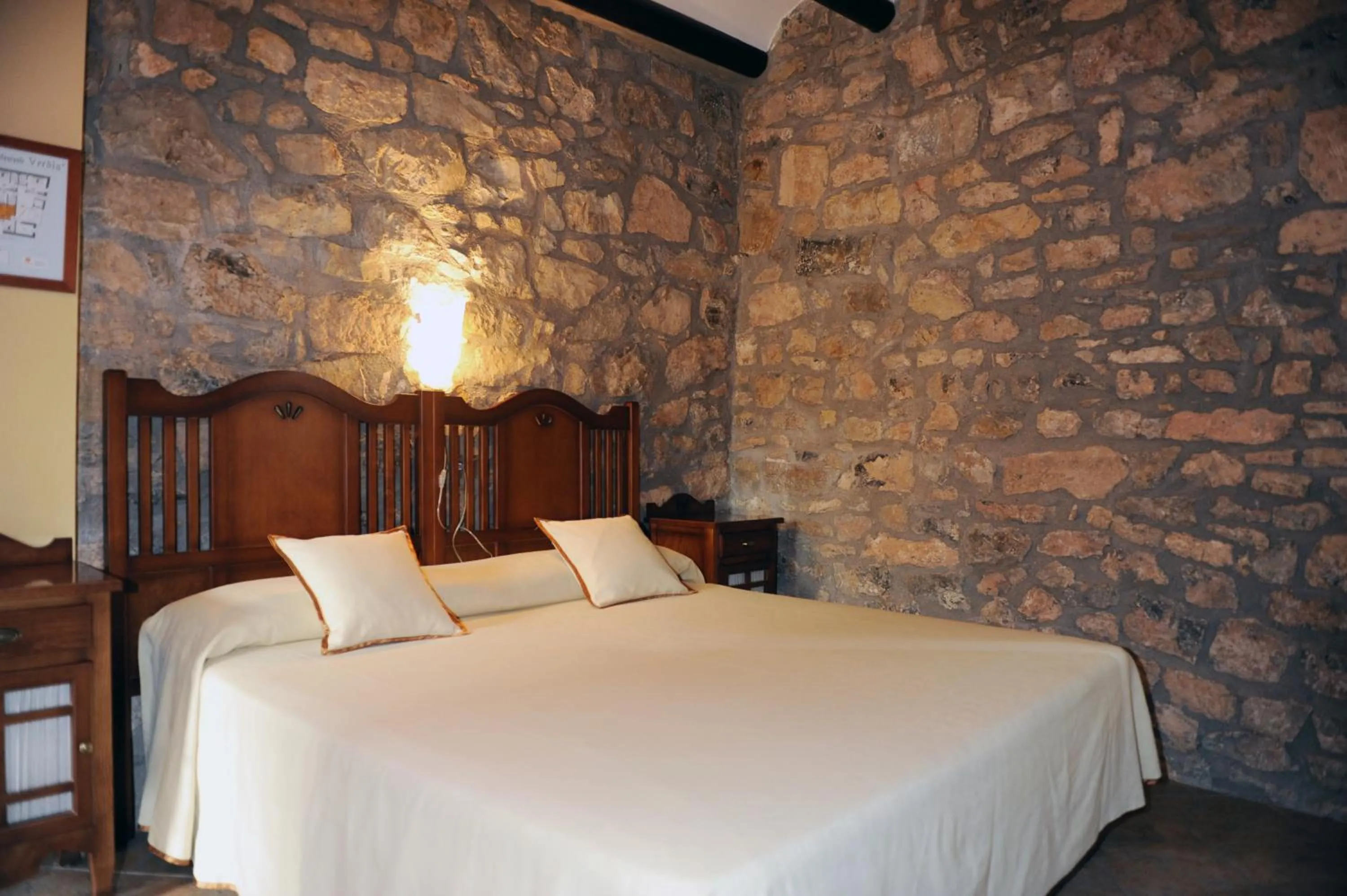 Bed in Hotel Restaurant Verdià