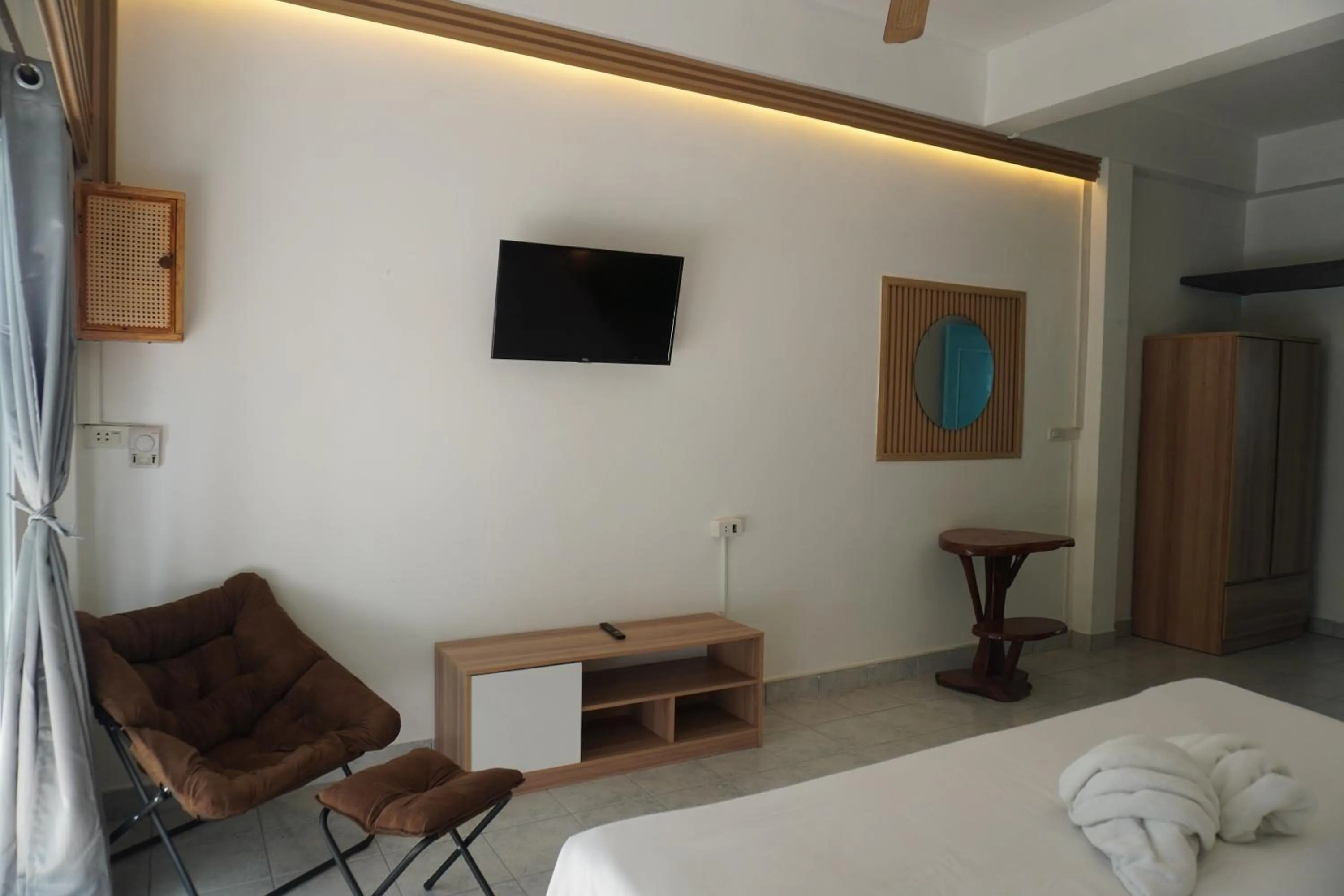 Photo of the whole room, Bed in Residy Retreat x Baan Suan Villa