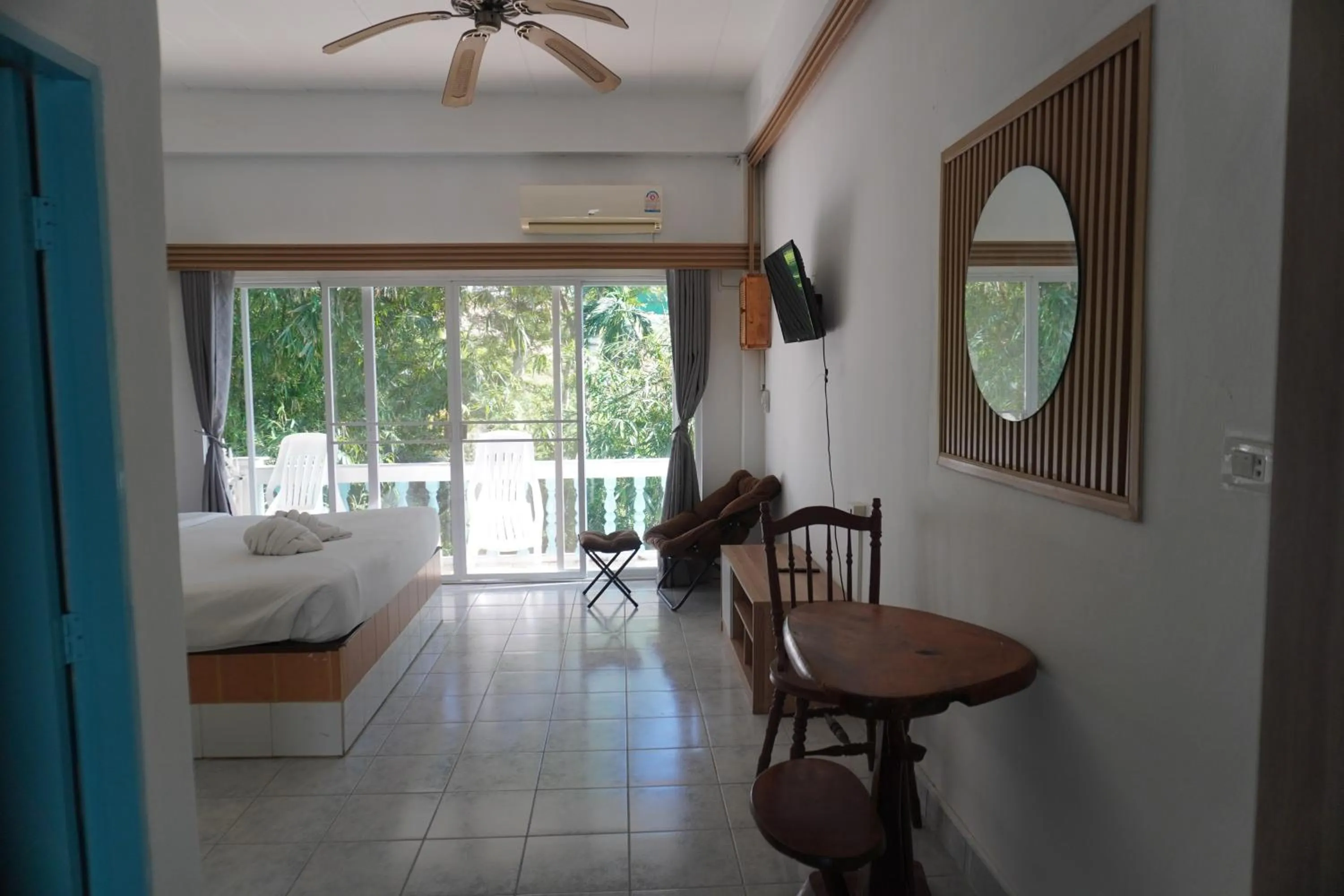 Bed in Residy Retreat x Baan Suan Villa