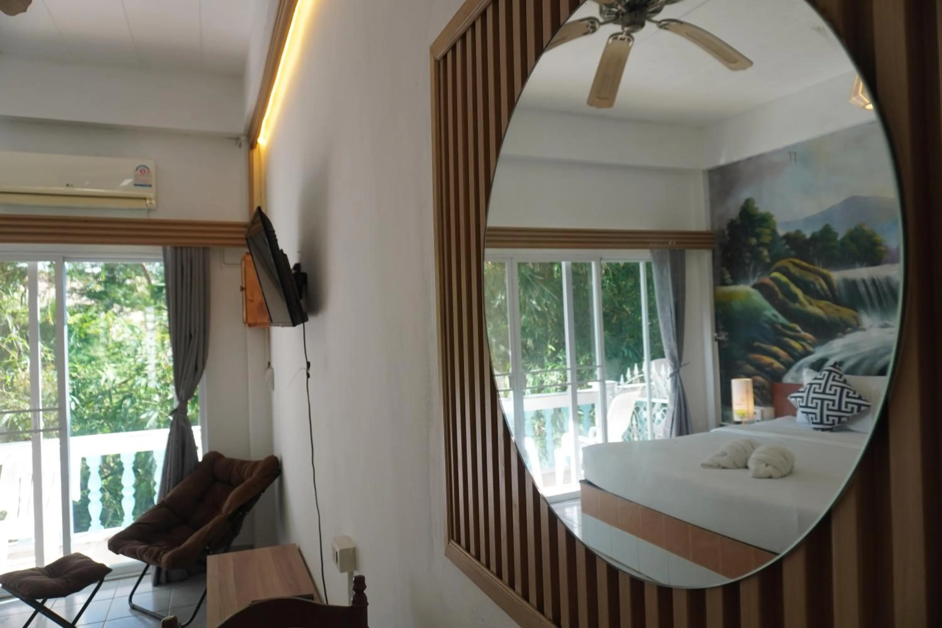 Photo of the whole room in Residy Retreat x Baan Suan Villa