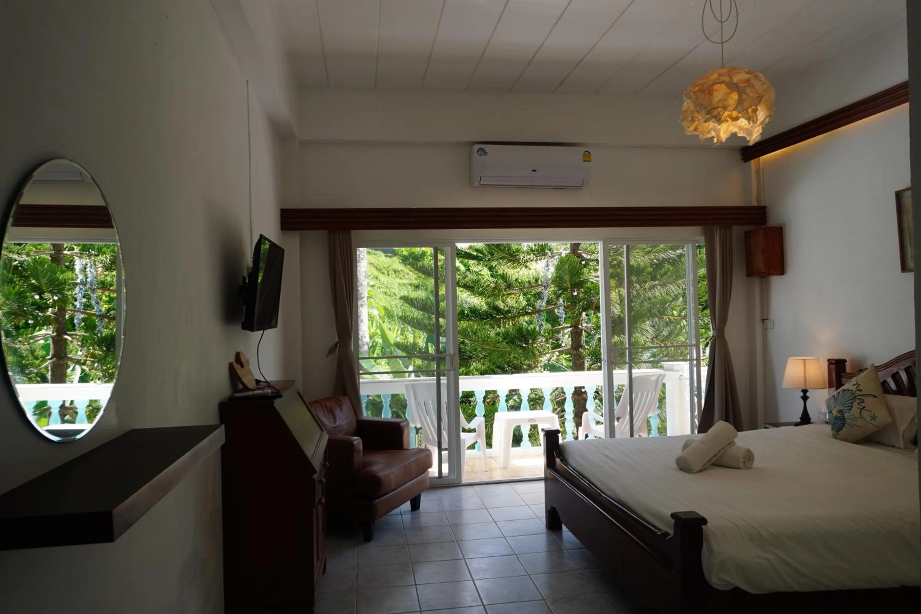 TV and multimedia, Bed in Residy Retreat x Baan Suan Villa