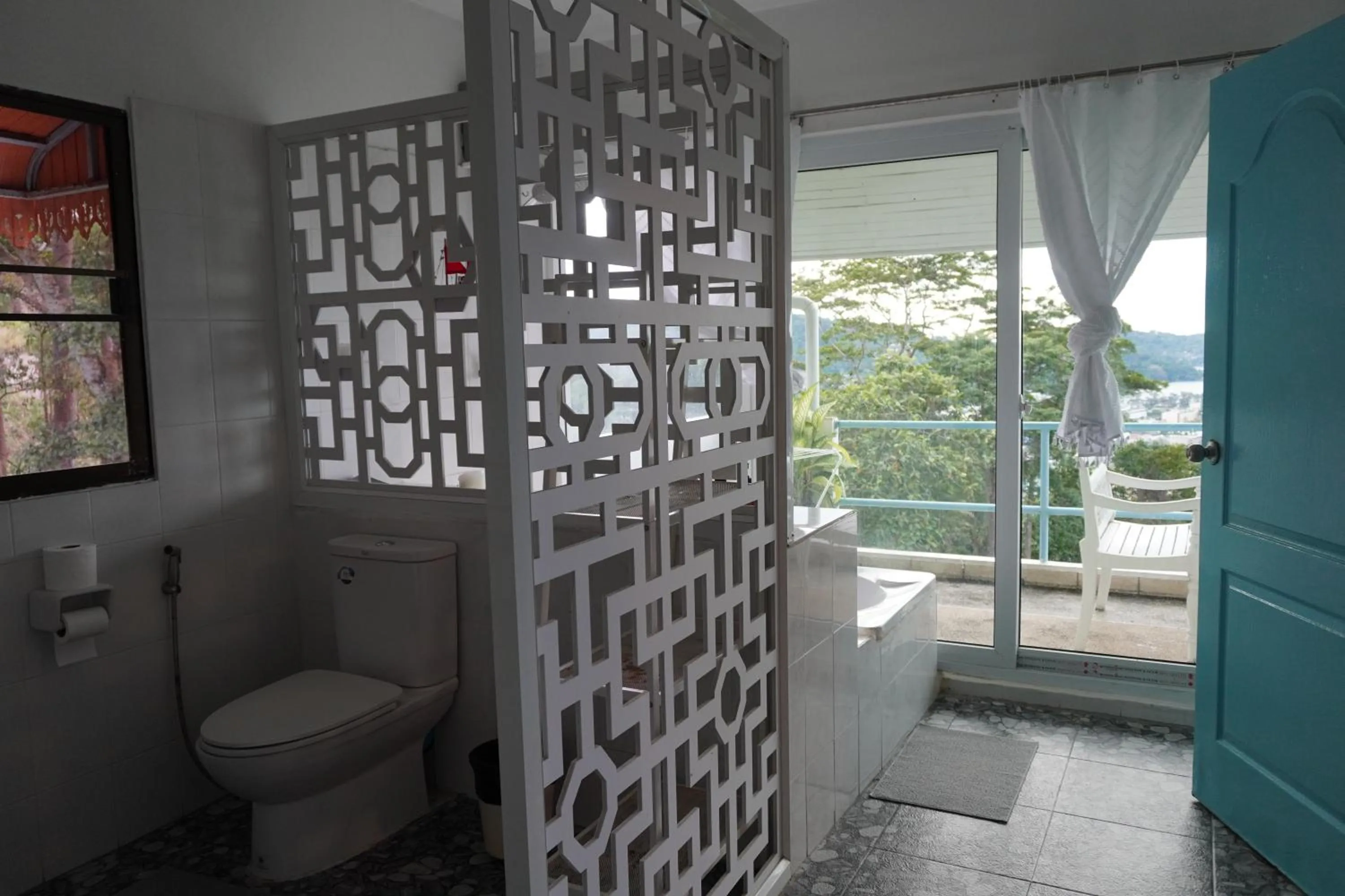 Toilet in Residy Retreat x Baan Suan Villa