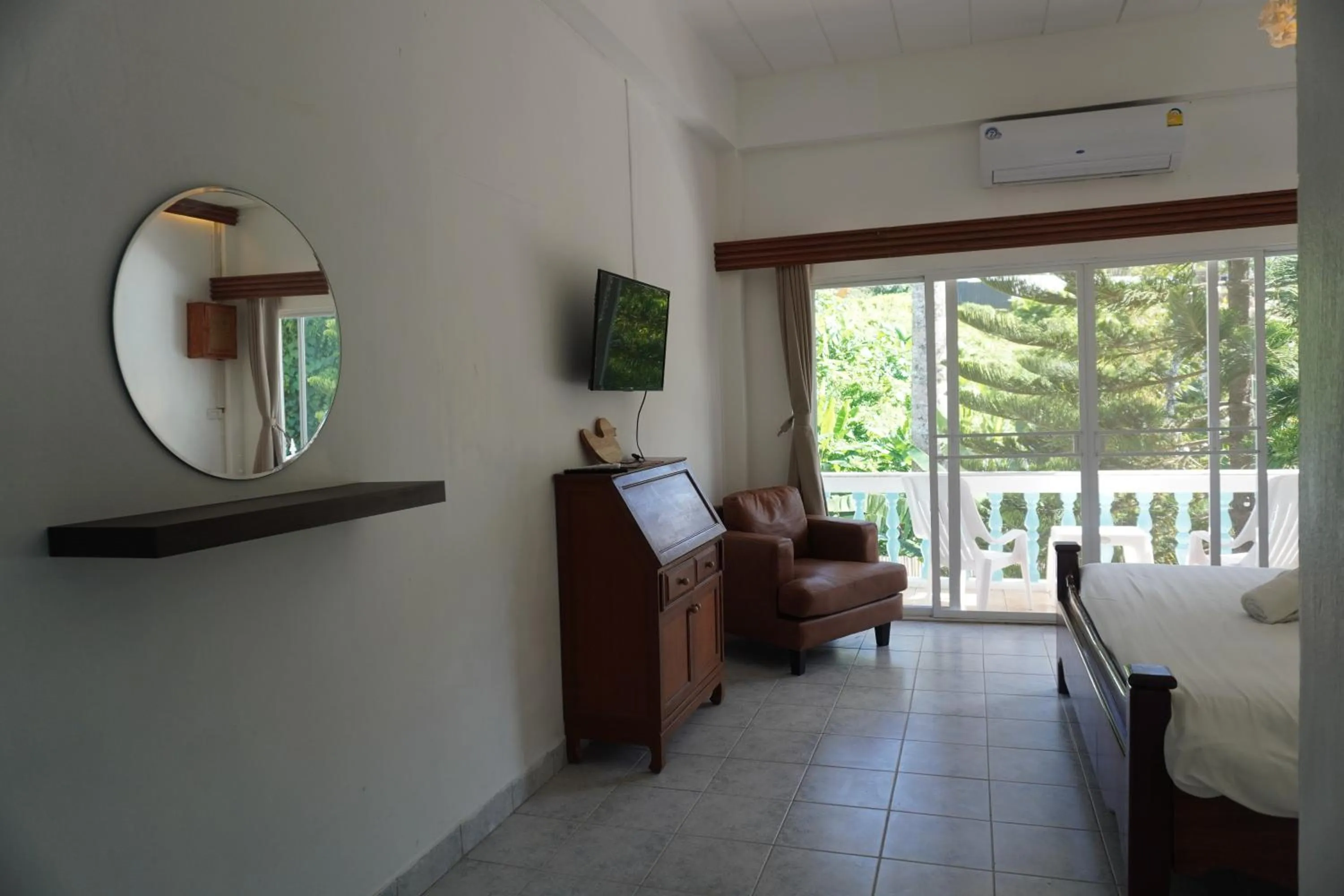 TV and multimedia in Residy Retreat x Baan Suan Villa