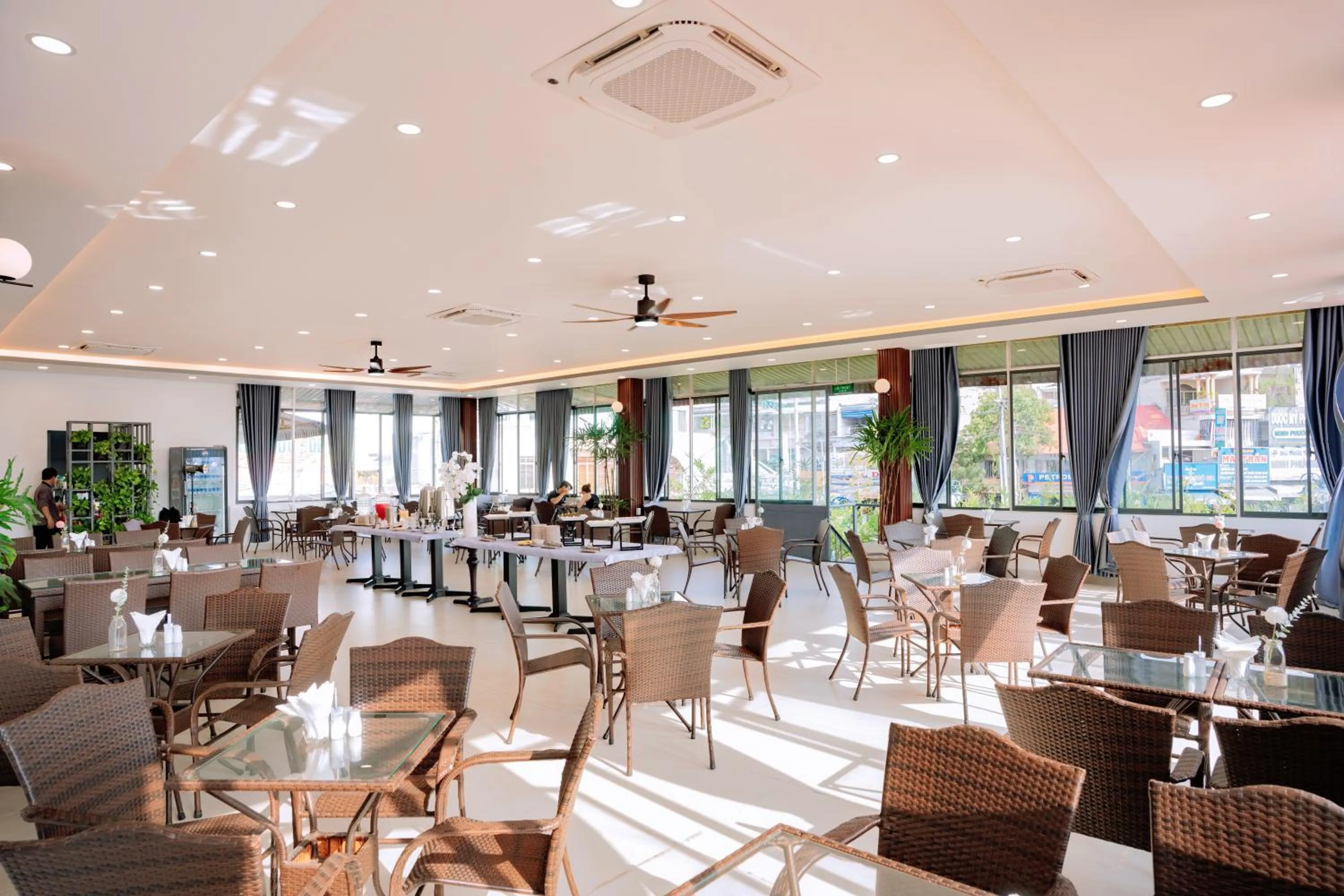 Restaurant/places to eat in Song Tien Hotel