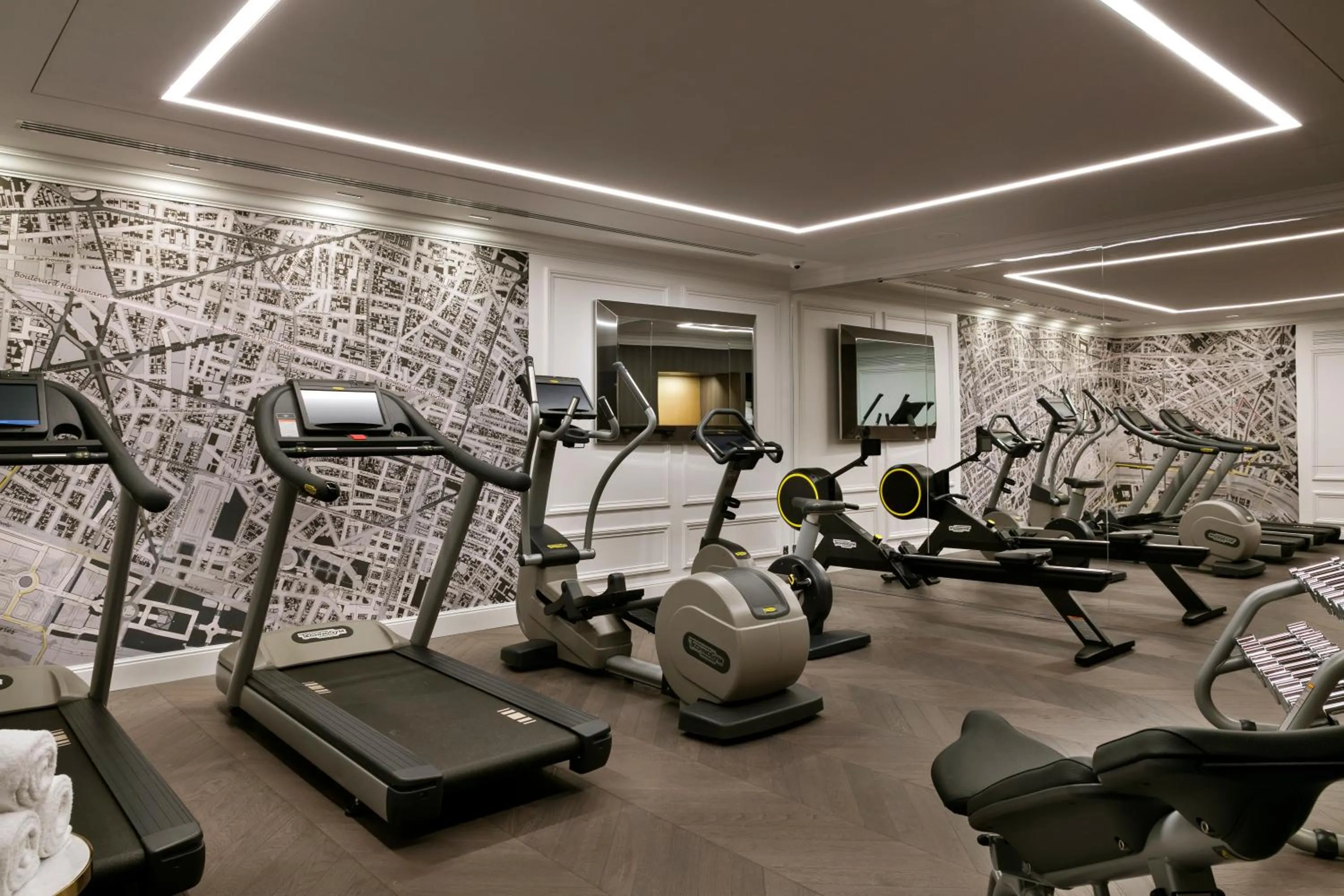 Fitness centre/facilities in La Clef Champs-Élysées Paris by The Crest Collection