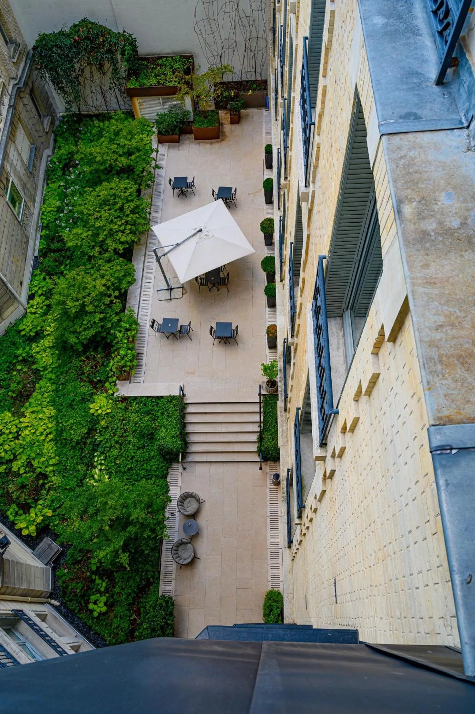Balcony/Terrace in La Clef Champs-Élysées Paris by The Crest Collection