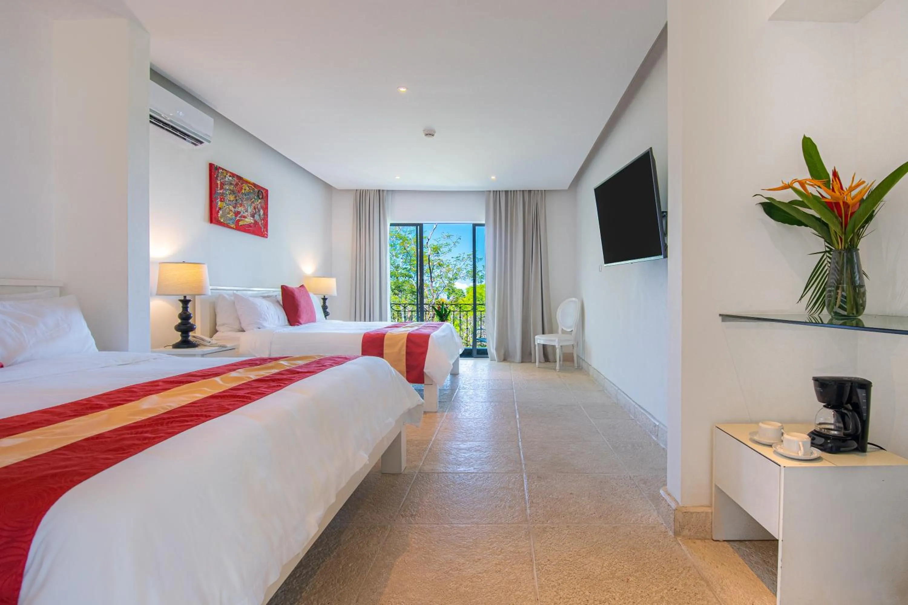 Photo of the whole room, Bed in Shana by the Beach Manuel Antonio