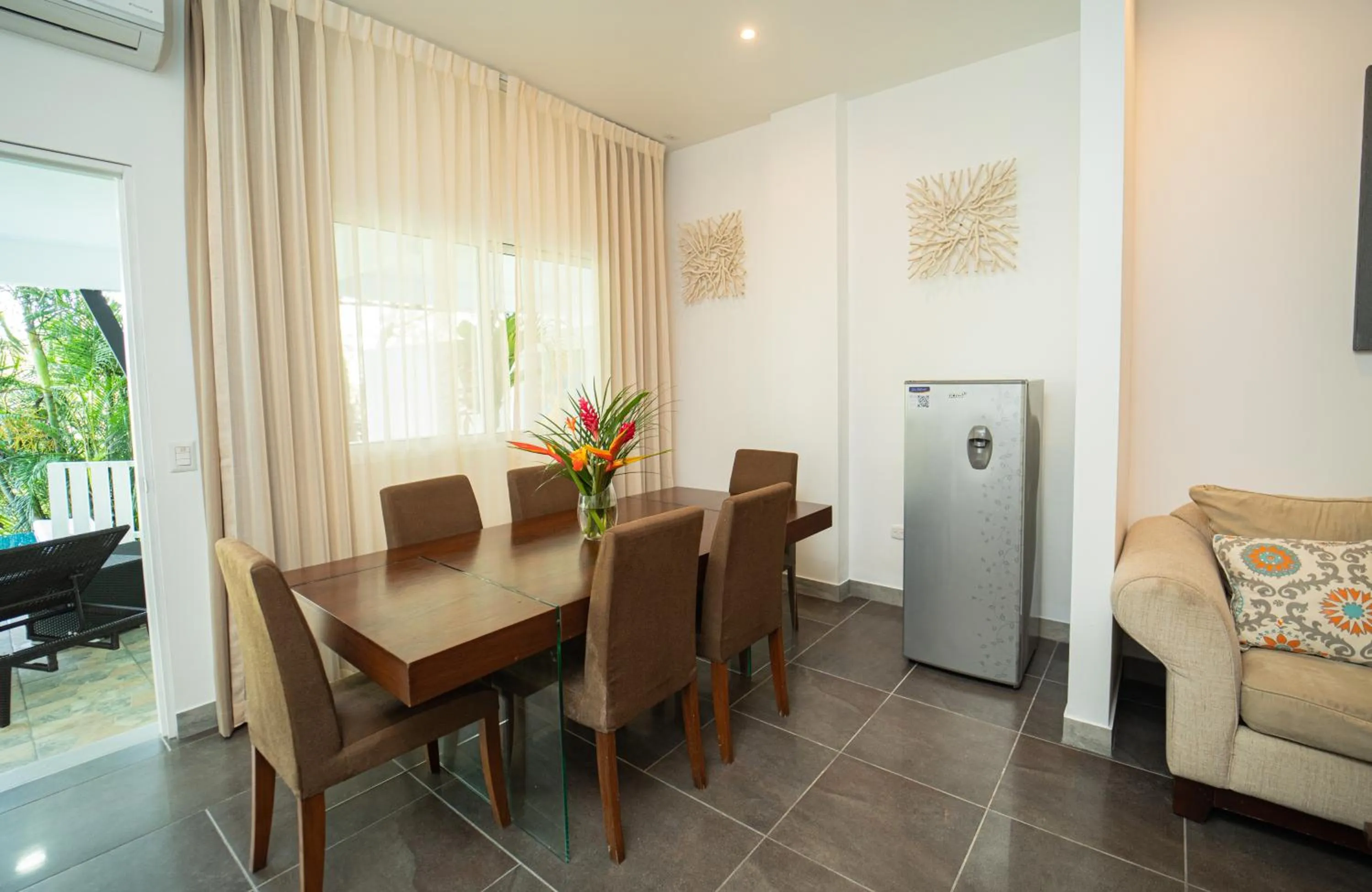 Dining area in Shana by the Beach Manuel Antonio