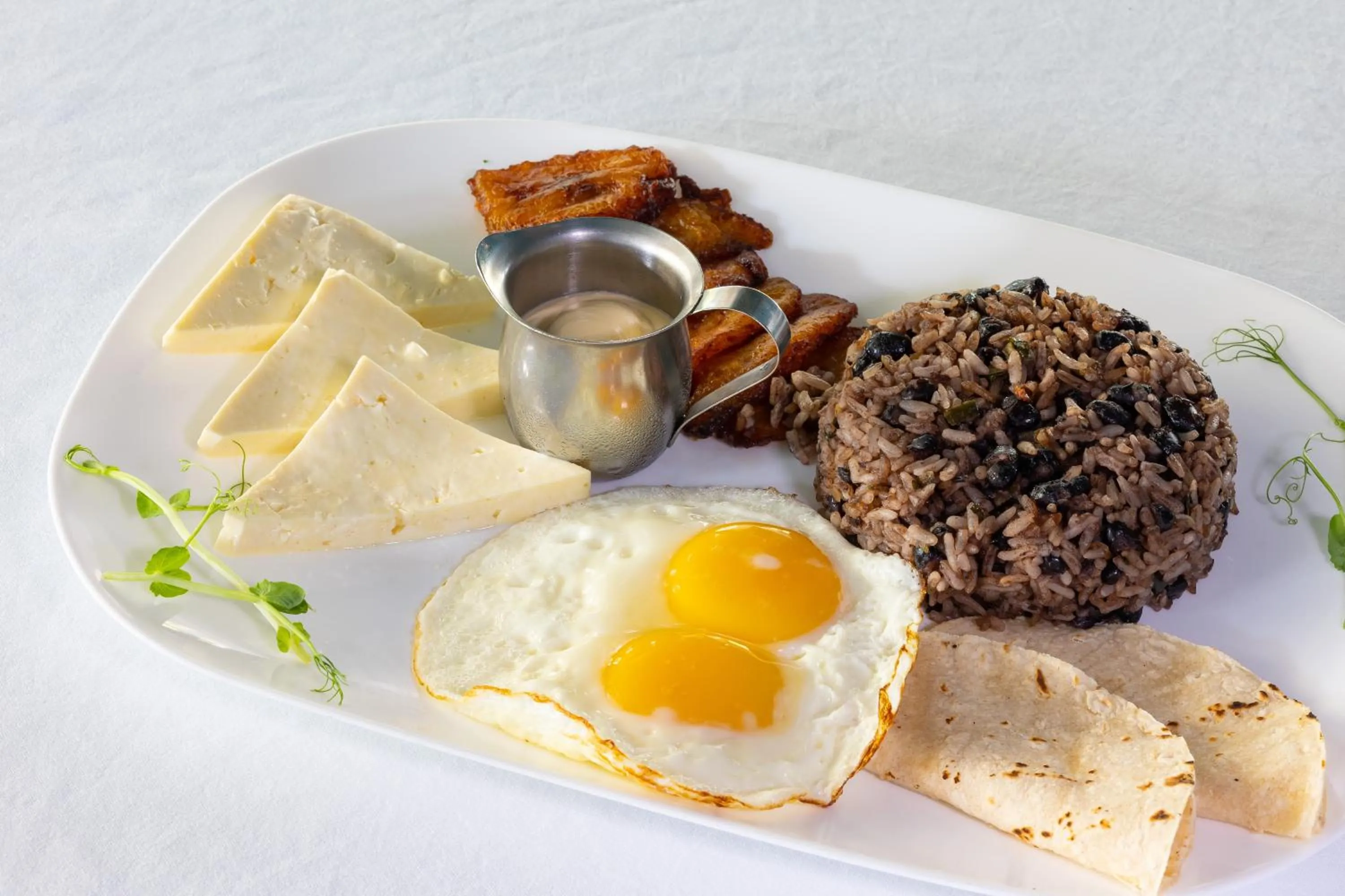 Food and drinks in Shana by the Beach Manuel Antonio