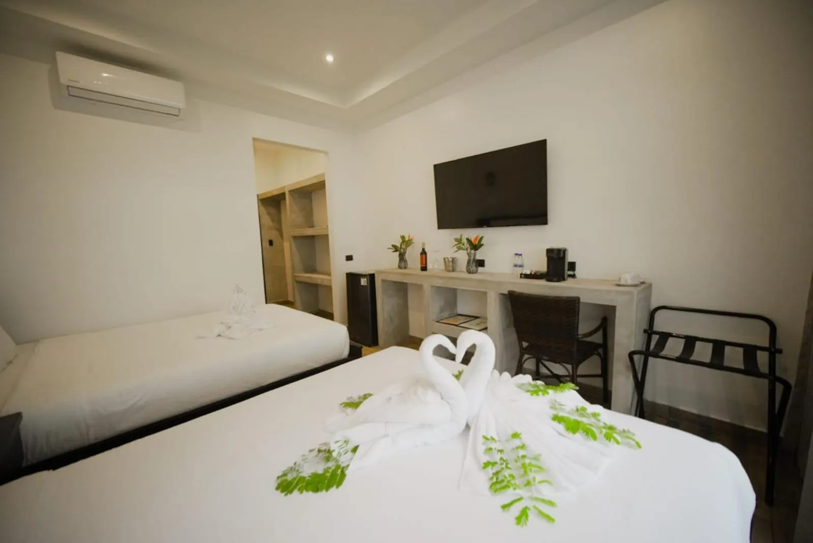 Bed in Shana by the Beach Manuel Antonio