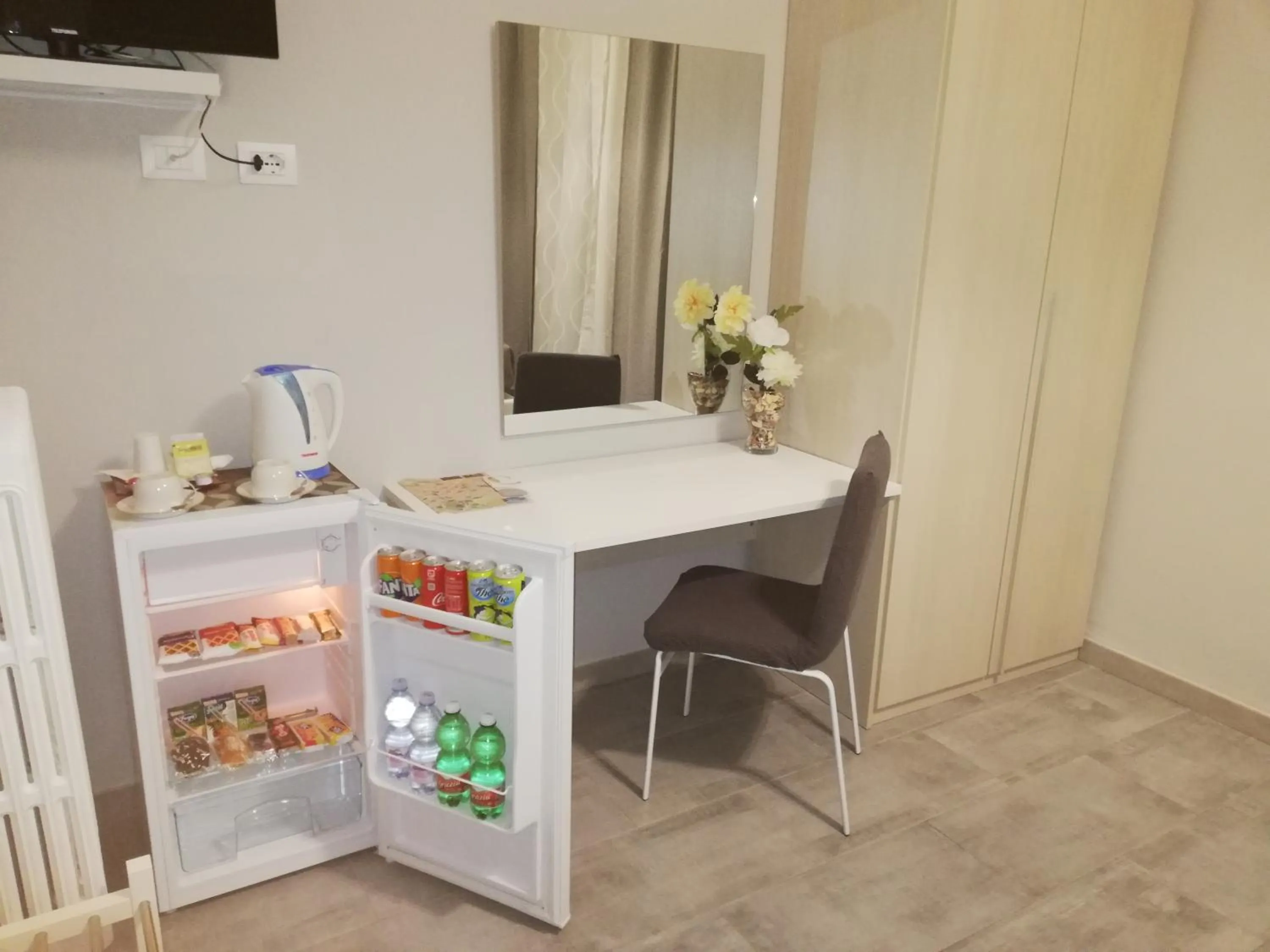 Coffee/tea facilities in Garden's Elide