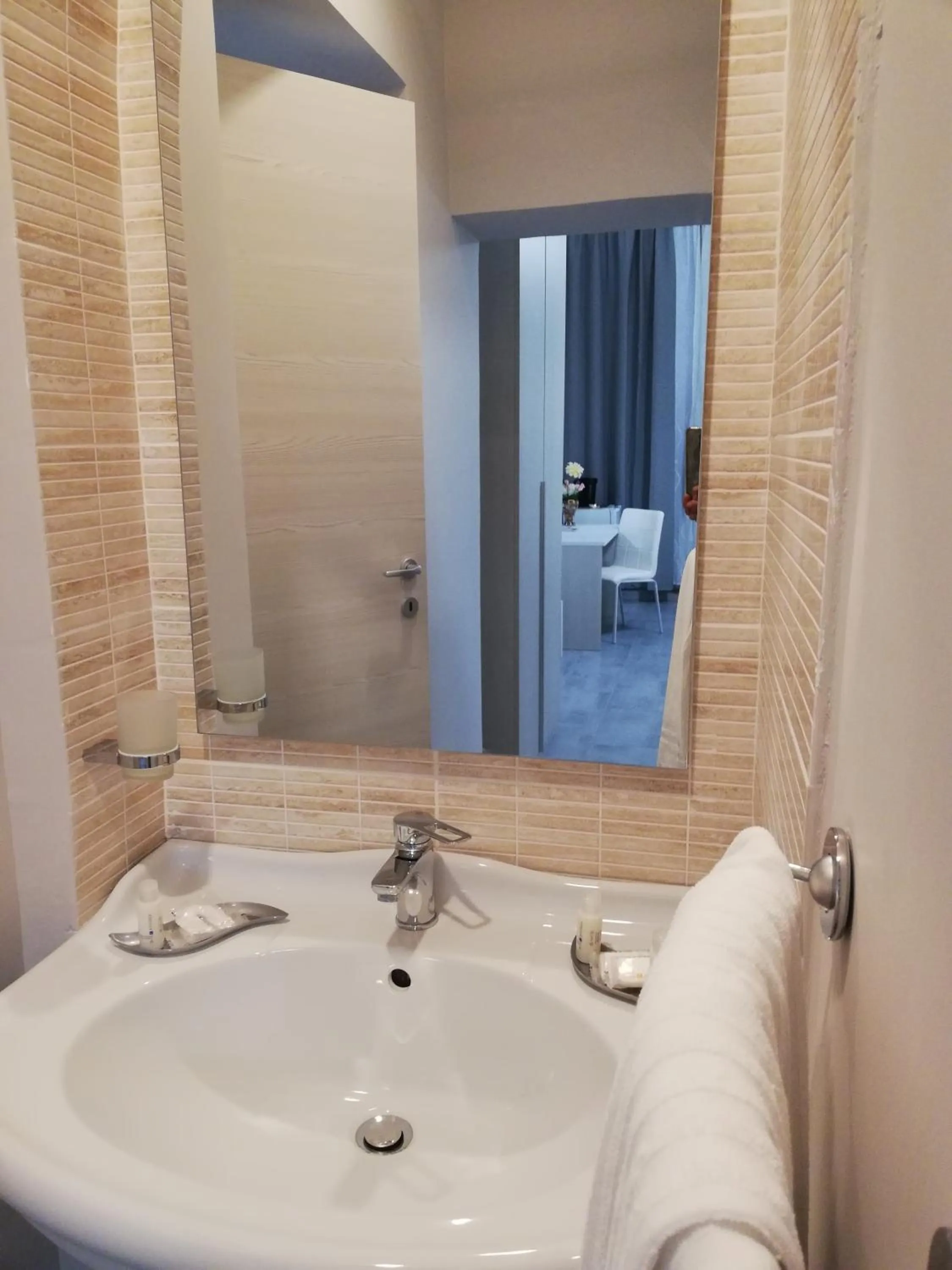 Bathroom in Garden's Elide