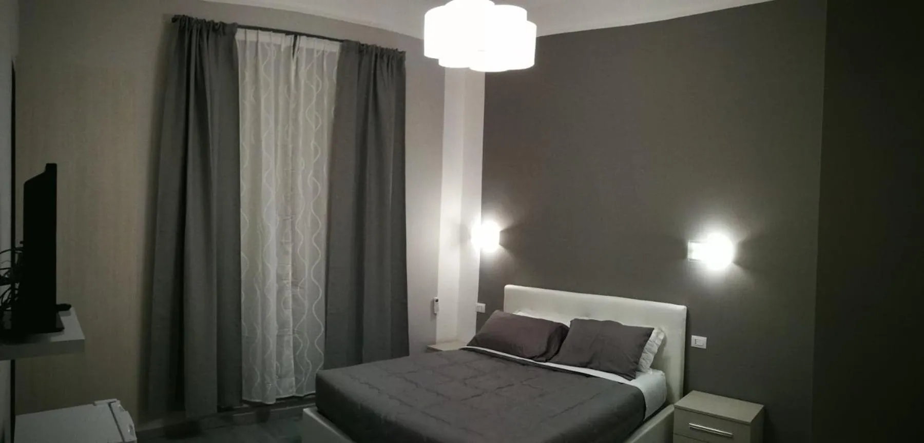 Bed in Garden's Elide