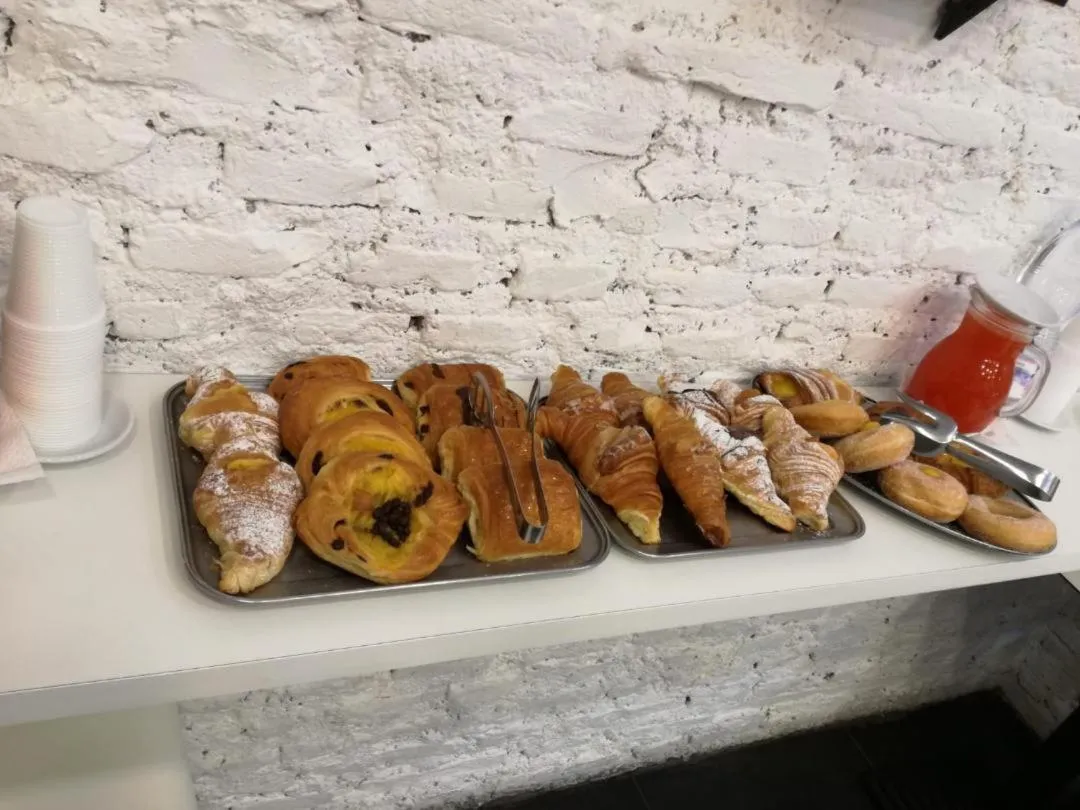 Breakfast in Garden's Elide