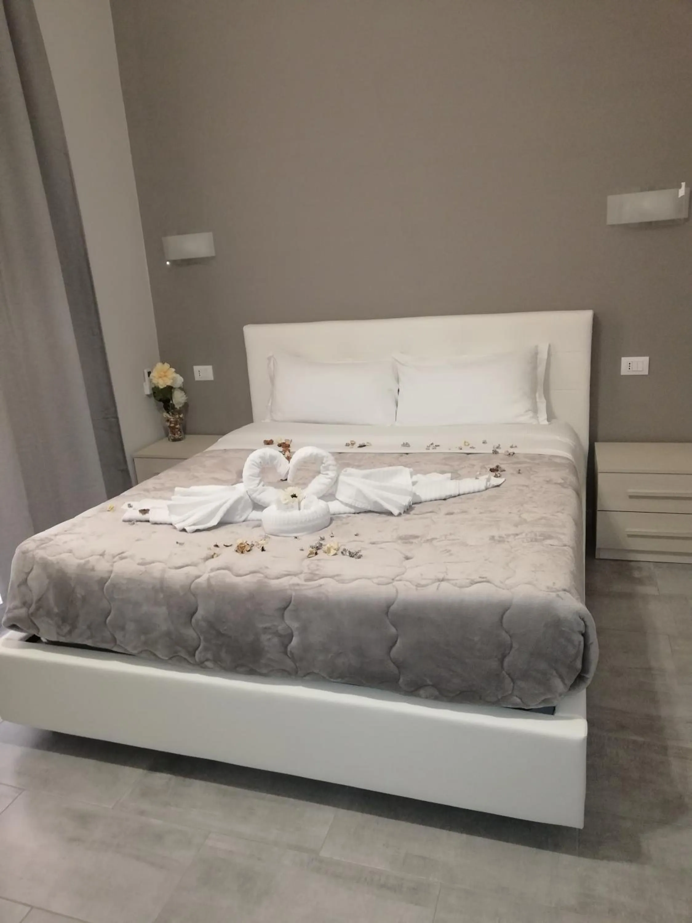 Bed in Garden's Elide