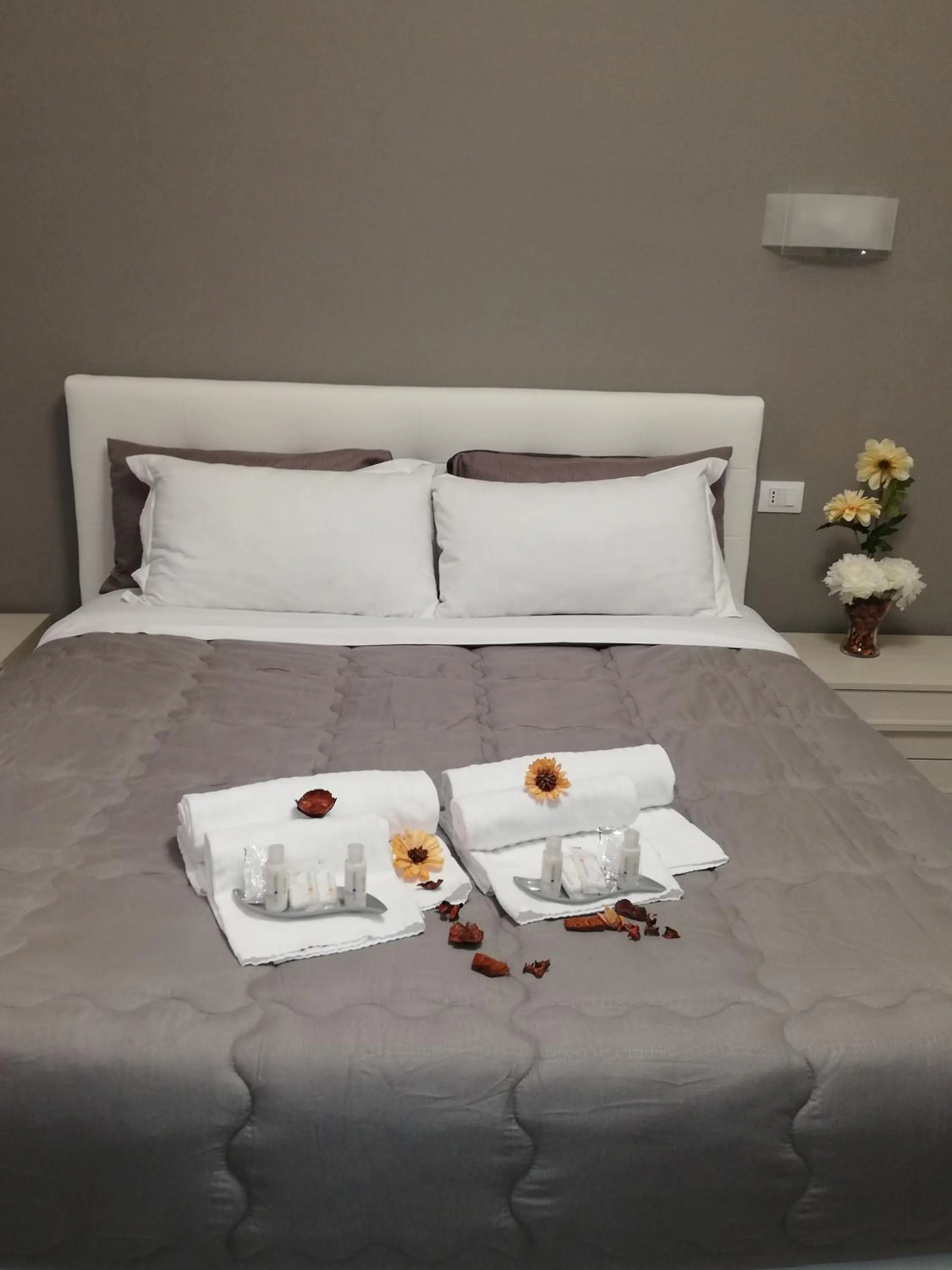 Bed in Garden's Elide