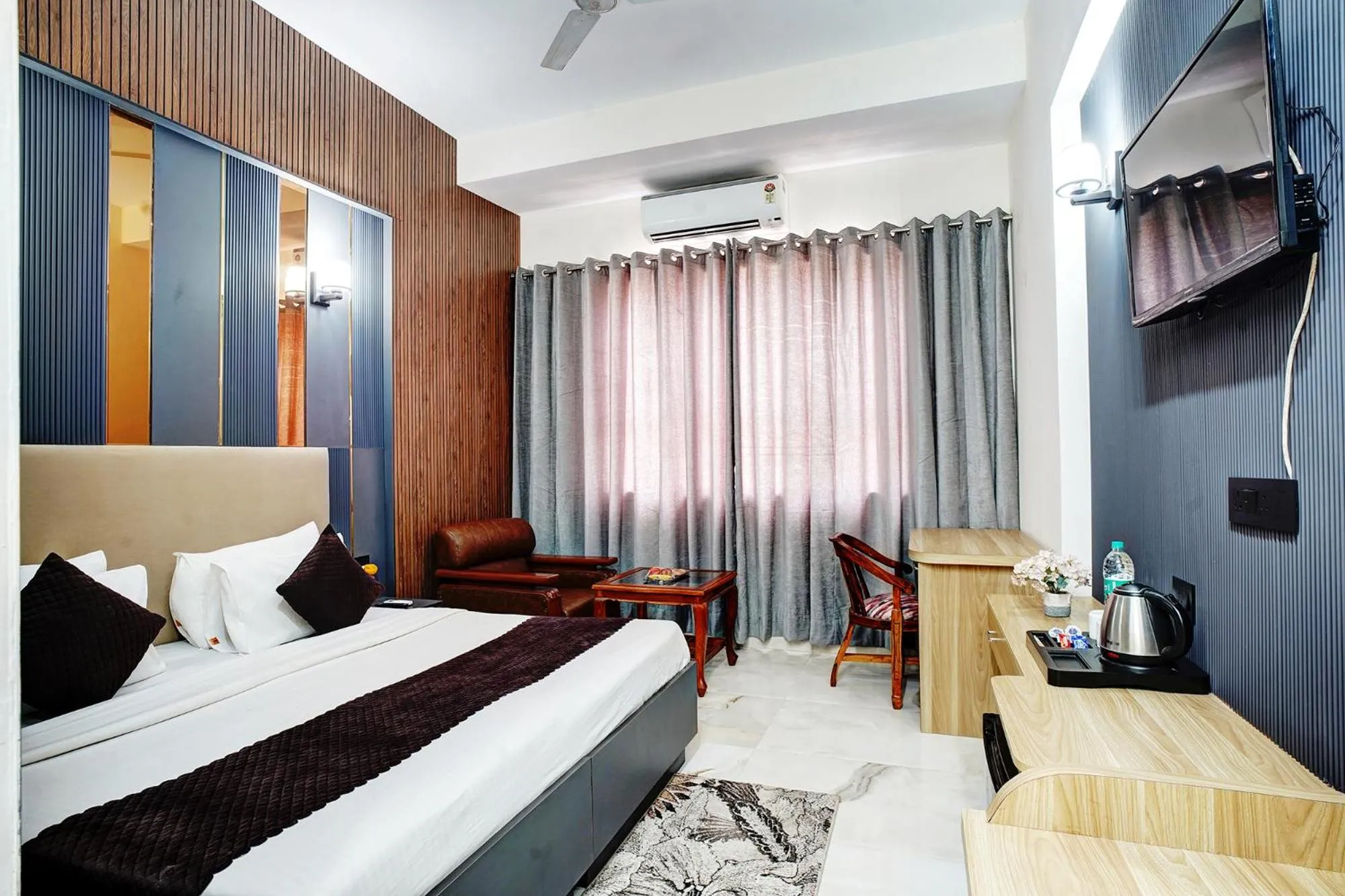Bed in FabHotel Prime The Rivlet - MG Road & Sikanderpur Metro