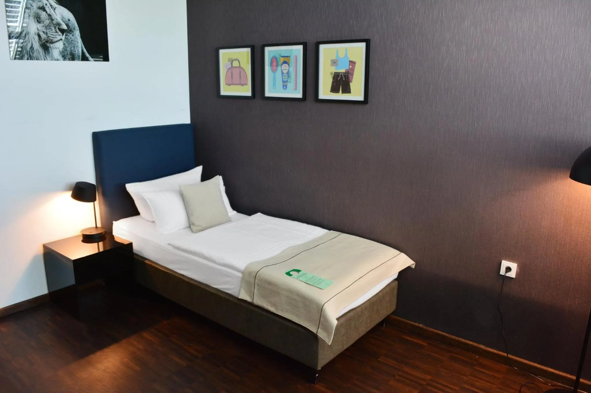 Photo of the whole room, Bed in Garner Hotel Frankfurt - Palmengarten by IHG