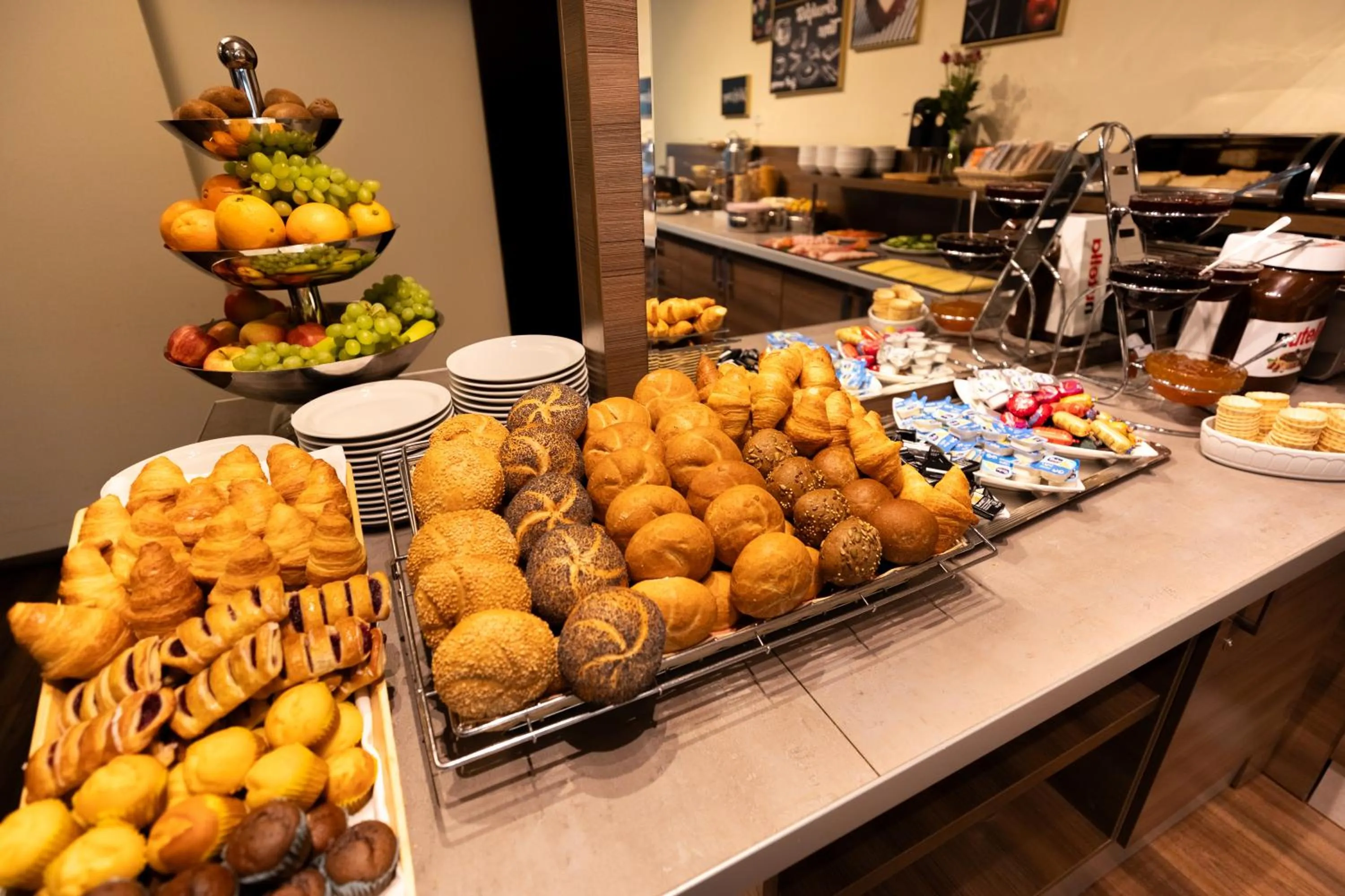 Buffet breakfast in Garner Hotel Frankfurt - Palmengarten by IHG