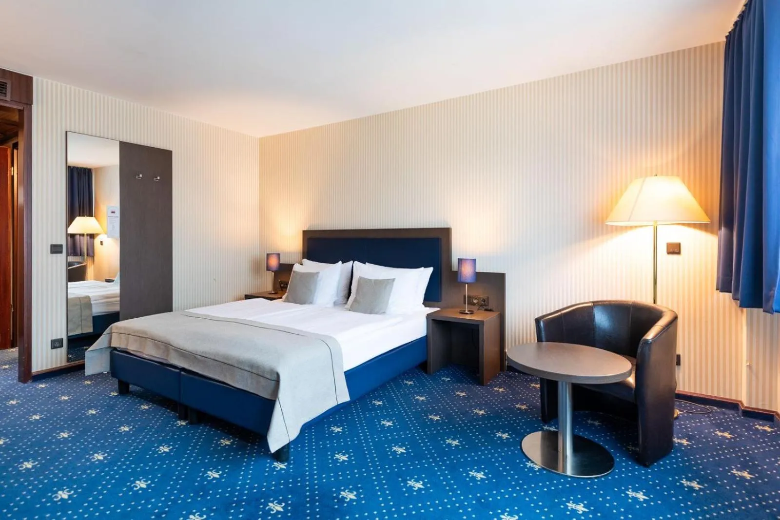 Bed in Novum Hotel Imperial Frankfurt Messe