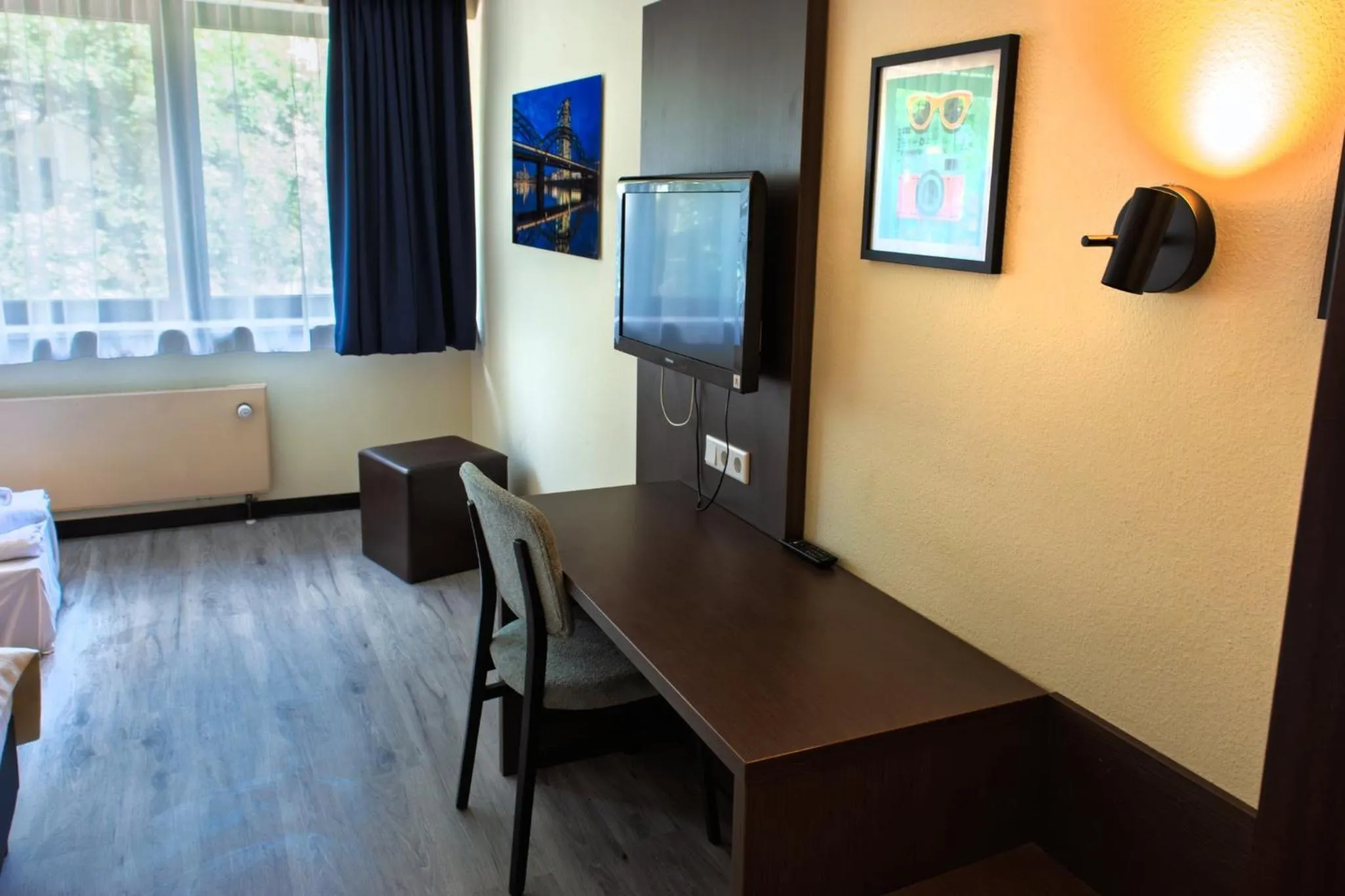 Photo of the whole room in Garner Hotel Frankfurt - Palmengarten by IHG